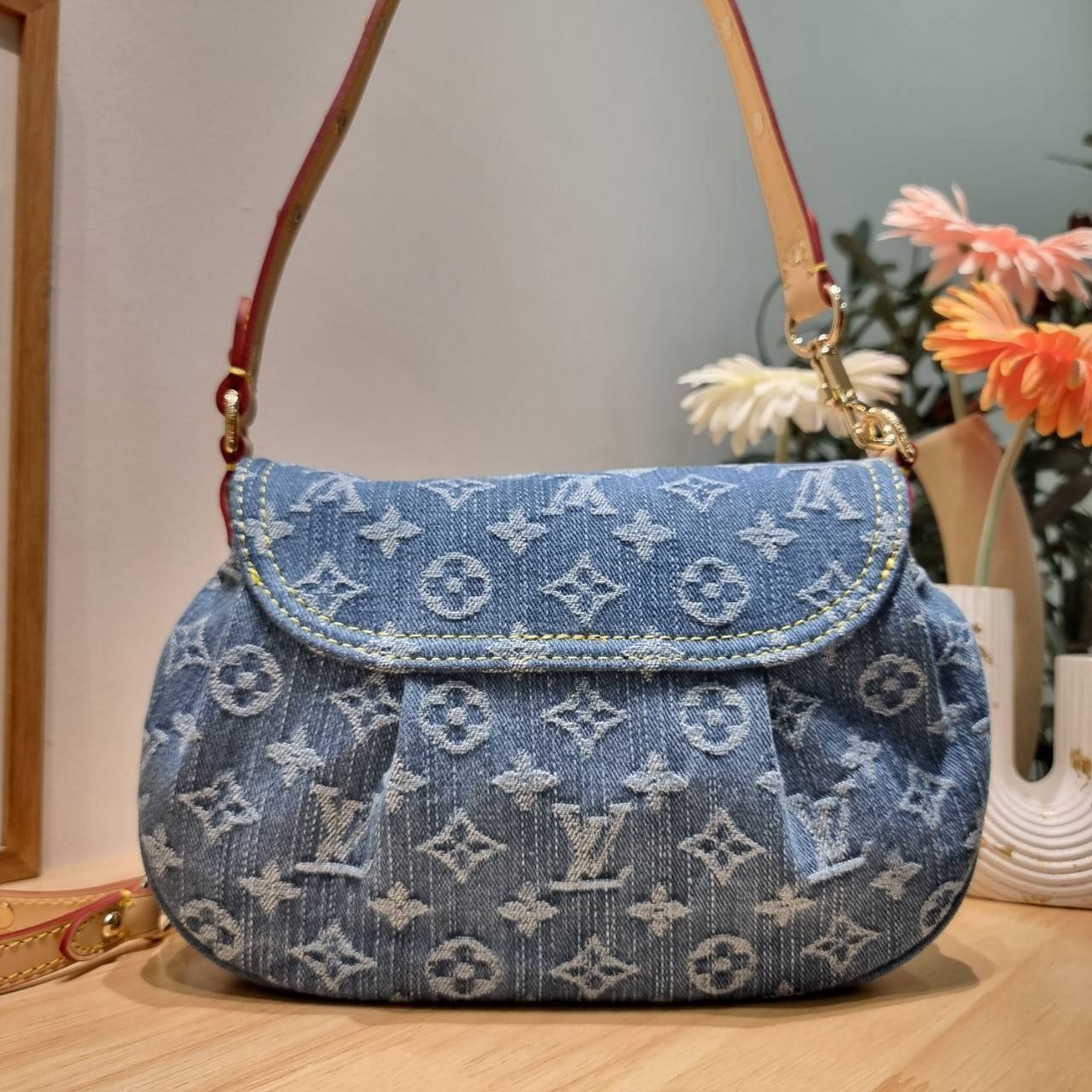 LV Sunset Denim Bag / LV Sunset Monogram Denim - Handbags แรงมากฉุดไม่อยู่ กับกระแสคอลใหม่ lvremix ดีไซน์แบบตัวมัม y2k รูปทรง baguette สวยดูแพง ใบนี้ก็ฉ่ำสุดๆ