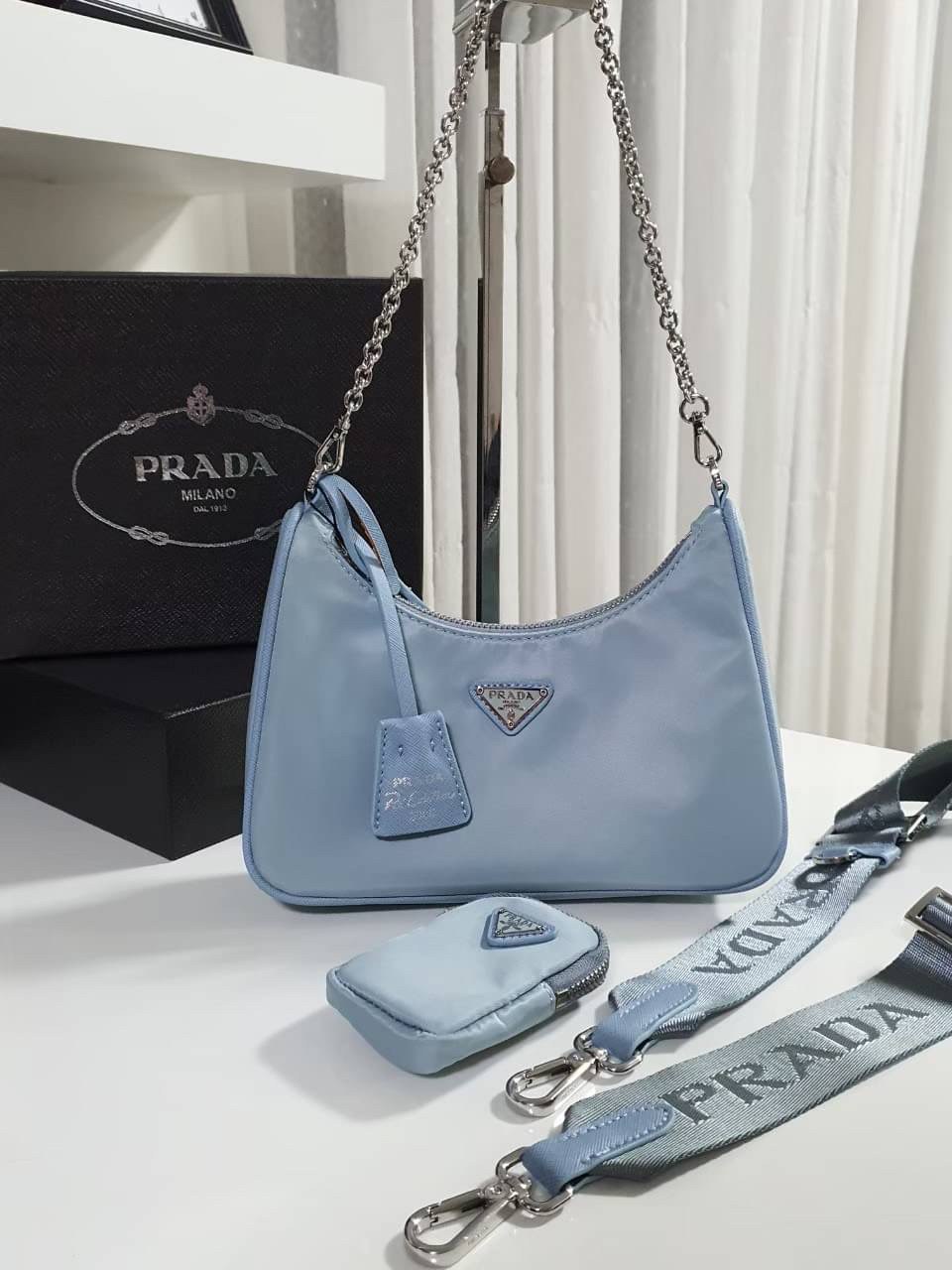 BEST SELLER!! **กำลังมาแรงมากค่ะ กับแบรนด์ PRADA ใบเดียวคุ้มมากค่ะ อุปกรณ์ ครบชุด **ซื้อ1ได้ถึง3ไอเท็ม ทั้งสายยาว และกระเป๋าใส่เหรียญ และป้ายแท็คหนัง อย่างดี **อะไหล่ปั้มแบรนด์แท้ทุกจุด วัสดุทำจากผ้า Nylon อย่างดี กันน้ำได้ อยู่ทรงสวย สามารถใส่กระเป๋าตังค