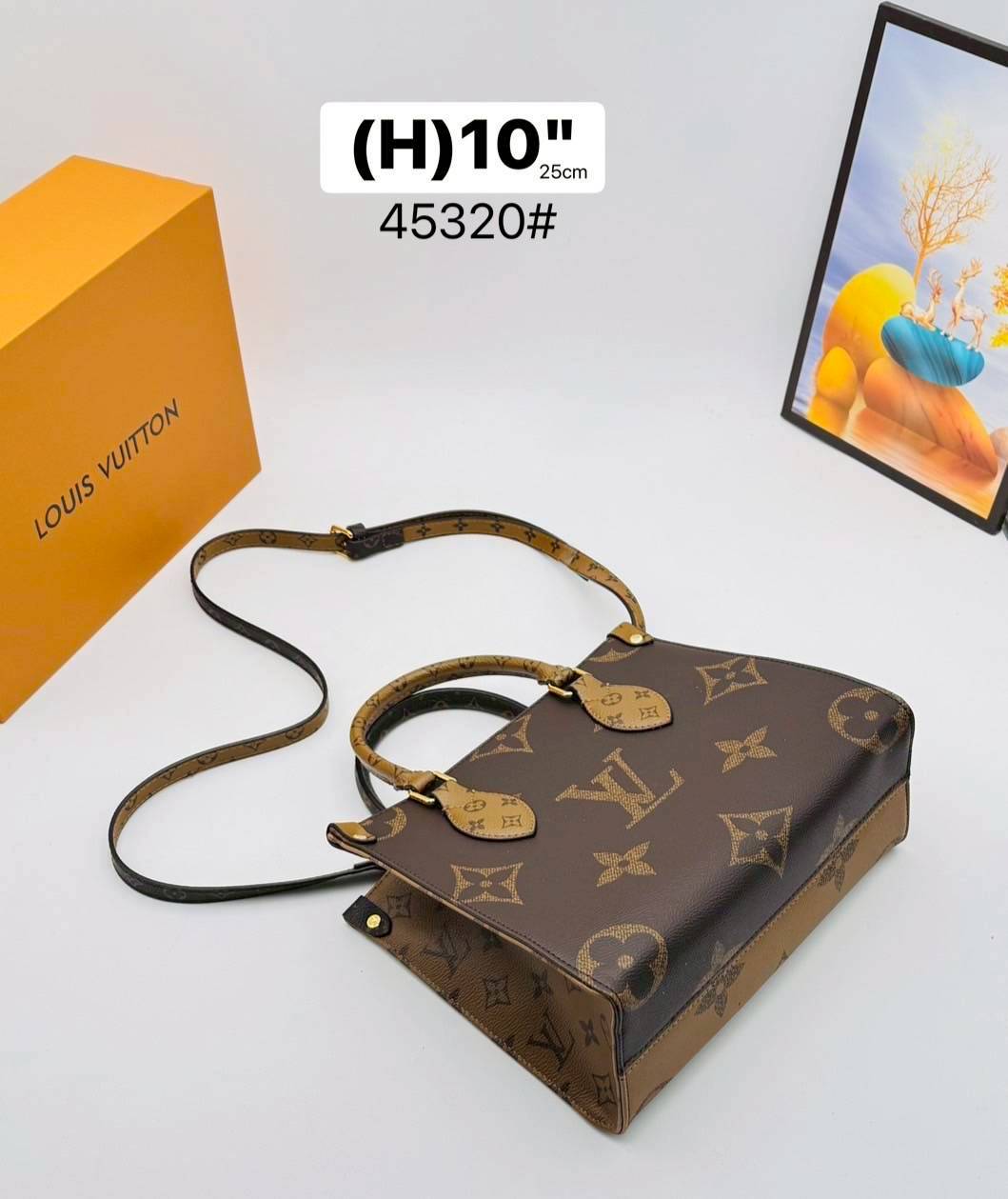 LV OnTheGo PM bag / LV onthego pm bicolor tote bag กระเป๋าทรงโท้ทที่ใครเห็นต้องเป็นคลั่งรัก ยอดฮิต คลาสสิค ผู้ดี หรูหราได้ทุกลุค ทุกสไตล์ มาพร้อมหูจับในตัว คล้องแขนก็ดูแพง หรือจะเกี่ยวสายครอสสะพายก็อัพลุคได้เลย