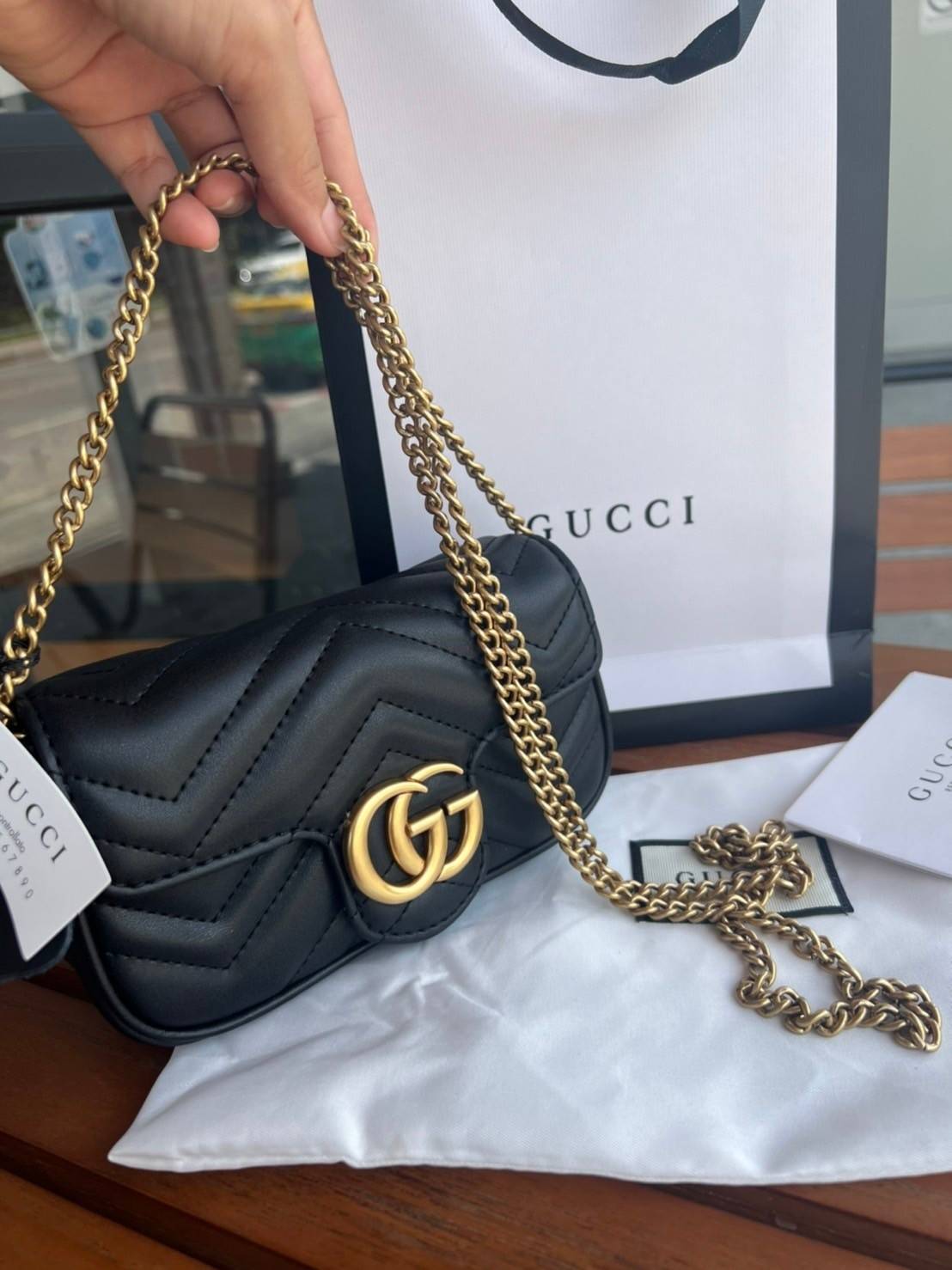 Gucci Marmont Super mini Premiumgift กระเป๋าสะพายข้างใบเล็ก น้องมินิ น่ารั๊กมุ้งมิ้ง วัสดุหนังเชฟรอน สายสะพายแบบโซ่ อะไหล่ทองหรูหรา ด้านหน้าประดับโลโก้แบรนด์หรู ทนทาน แข็งแรง น้ำหนักเบา ใส่ตังค์ใส่โทรศัพท์ Iphone+ ได้ น่ารักมุ้งมิ้ง ไม่ควรพลาดเลยค่า