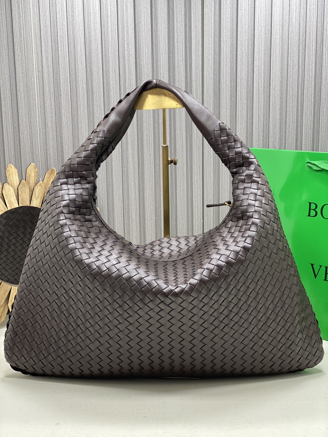 BOTTEGA Large Hop Shoulder Bag 48cm / BOTTEGA Hobo Bag กระเป๋าสะพายไหล่ใบใหญ่ จุของได้เยอะมาก ดีไซส์สานเป็นเอกลักษณ์สวยงาม
