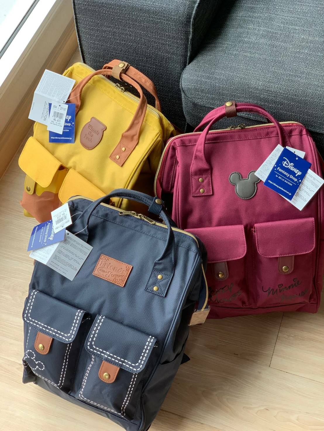 Belle Maison's Disney Fantasy Bags! รุ่น Classic Backpack จากBellemaison แห่งเดียวในประเทศญี่ปุ่น มีรูปโฉมและสไตล์ใช้งานคล้ายแบรนด์ Anello แต่งแต้มสีสันและลวดลายเพิ่มเติมลงบนกระเป๋าจากเหล่าการ์ตูนของดิสนีย์ เป็นรุ่นลิมิเตทสุดๆที่ออกมาไม่บ่อยเลยคร้า!!