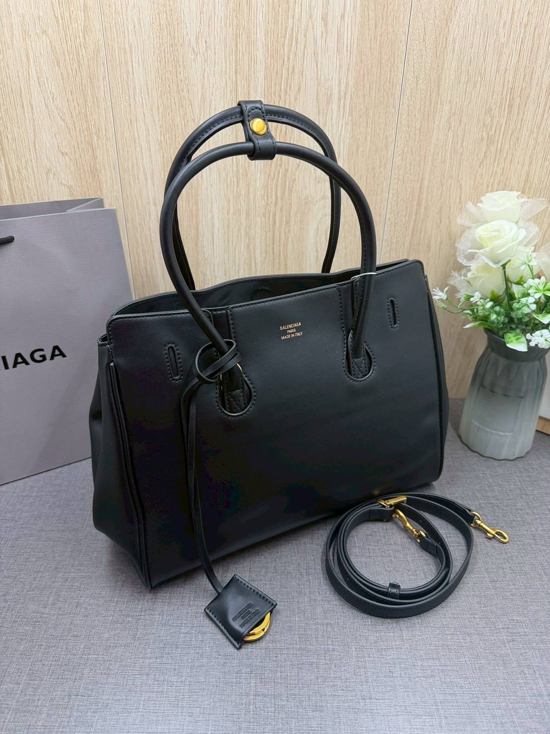 ORI หนังแท้ | Balenciaga Carry All Hampton Bag / Balenciaga Tote Bag 33cm กระเป๋าสะพายทรงโท้ท ภายในโล่งกว้าง ดีไซน์เรียบง่าย เรียบหรู