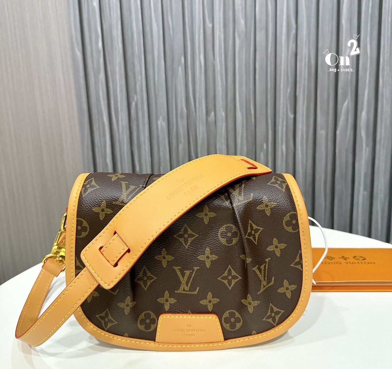 LV Menilmontant Monogram Canvas Bag / LV Crossbody bag กระเป๋าสะพายวินเทจ พิมพ์ลายโมโนแกรมสุดหรู คลาสสิคงานดีมาก รูปทรงใช้งานง่าย ภายในจุของได้เยอะ ขนาดกำลังสวย ใช้เป็น every ได้เลยค่ะ
