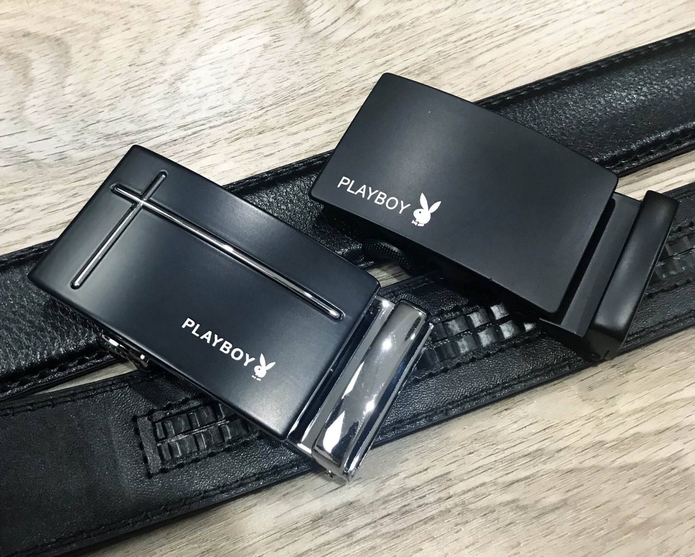 PLAYBOY REVERSIBER BELT VALUE PACK Value set & 2 in 1! Limited Edition จาก Playboy มีหัวเข็มขัดให้เลือกใช้ถึง 2 แบบ 2อสไตล์ สลับใช้ได้ ตามความเหมาะสม ปรับได้ Freesize มาพร้อมกล่องแบรนด์ จะใช้เองหรือมอบเป็นของขวัญก็แนะนำค่ะ