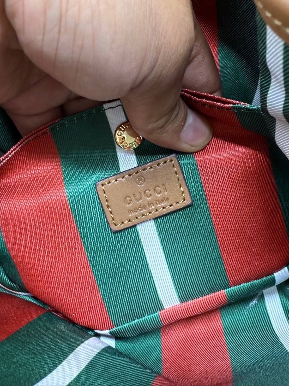 ORI หนังแท้ | GUCCI GG Emblem medium bucket bag กระเป๋าถือ/สะพายทรงบัคเก็ต ขนาดกลางใบใหญ่ จุของได้เยอะ ดีไซน์คลาสสิคคงความเอกลักษณ์