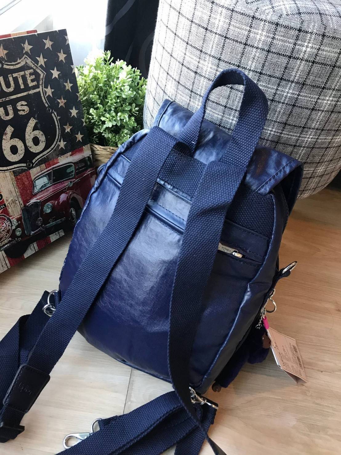 Kipling Basic Firefly Up Small Backpack กระเป๋าเป้/ สะพายข้าง 2 way วัสดุ Polyamide 100% เปิดปิดด้วยตัวล็อค 2 ชั้น มีช่องใช้งานหลายช่อง รวมถึง ช่องซิปด้านหน้า มาพร้อมสายสะพายอีก 1 เส้น ด้านหลัง มีช่องสำหรับเก็บสายเป้ ปรับเปลี่ยนเป็นสะพายไหล่ พร้อมพวงกุญแจ