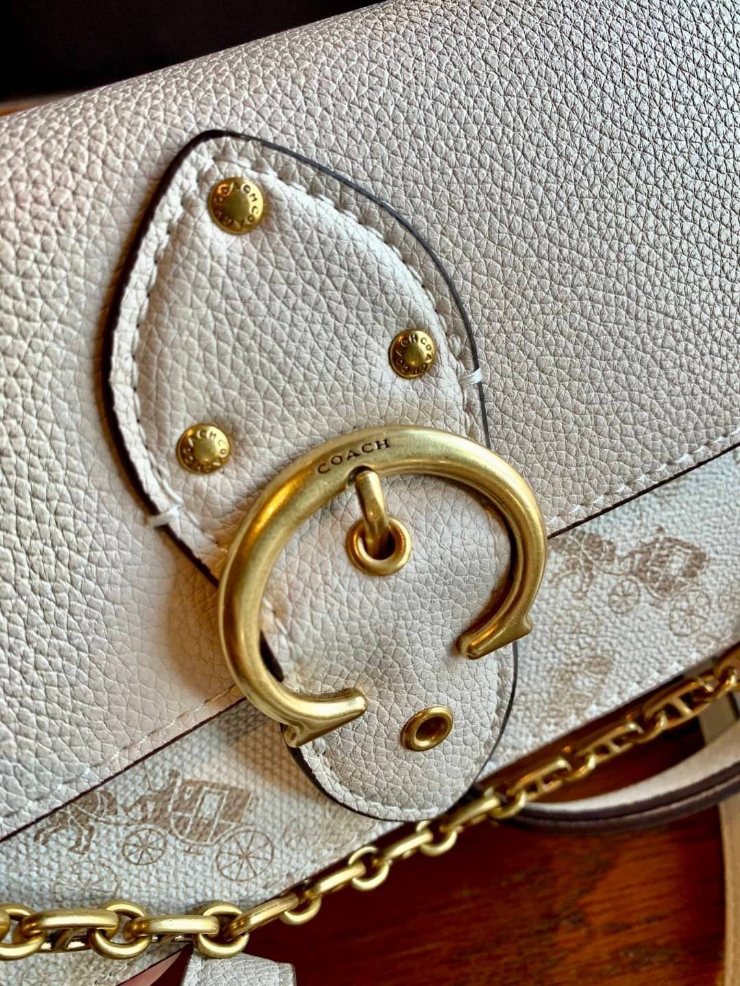 Coach Beat Crossbody Clutch In Signature Canvas With Horse And Carriage Print((6910//4760)) 🌈ได้ไปไม่ผิดหวังแน่นอนค่ะ! กระเป๋าหิ้วได้//คลัทออกงานได้//สะพายครอสบอดี้ร์ได้ สุดคุ้ม! หนังแท้อย่างดี smooth leather ค่ะ