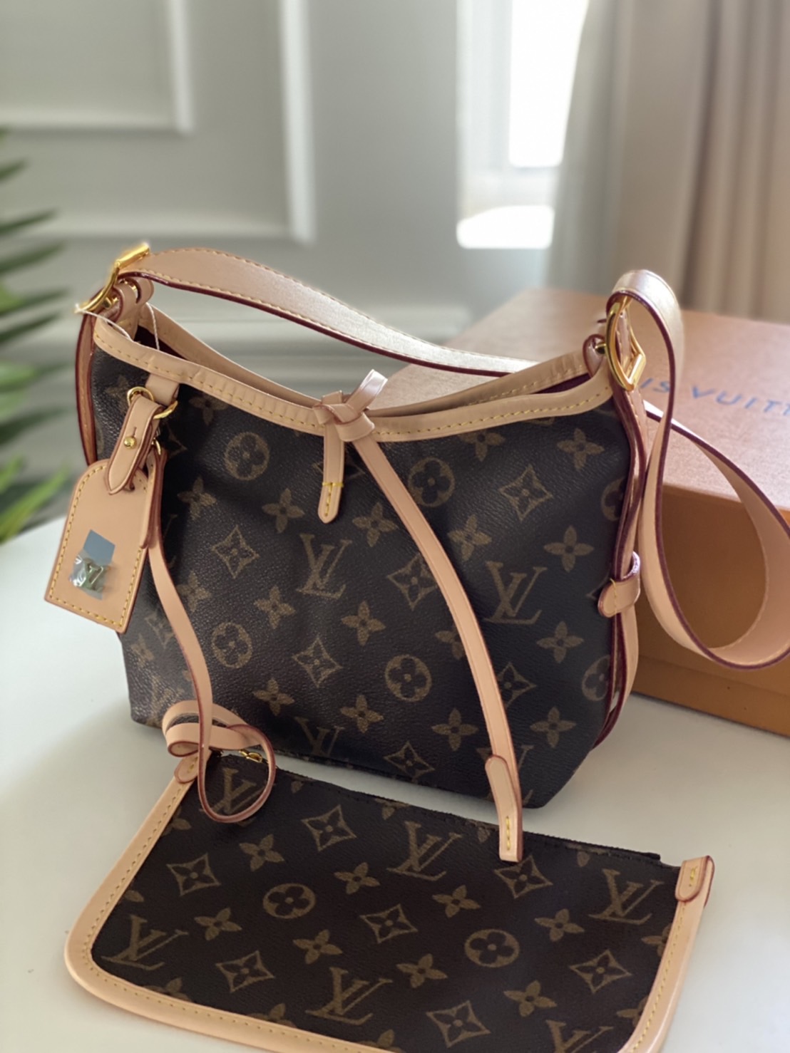 Small 20cm LV CarryAll Monogram / LV HOBO BAG เกรดออริจินอล พร้อมส่งที่ไทย ขนาดใหม่ ไซส์กะทัดรัดน่าใช้ กระเป๋าถือแคนวาสแต่งขอบหนัง ผสานเสน่ห์สวยงามเข้ากับดีไซน์ที่ง่ายต่อการใช้งาน พกพาไปได้ทุกที่