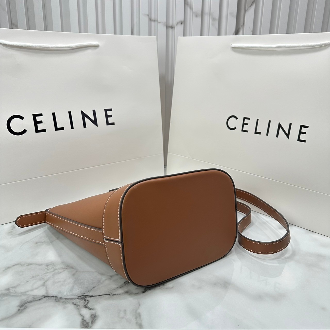 CELINE BUCKET CUIR TRIOMPHE bag in denim with full Triomphe กระเป๋าสะพายทรงบัคเก็ตเดนิม ปักลายแบรนด์สีขาวสวยโดดเด่น พิเศษพร้อมใบลูกสะดวกใช้งาน รุ่นฮิตข้ามปี งานสวยเรียบหรู ผู้ดีไปอีก