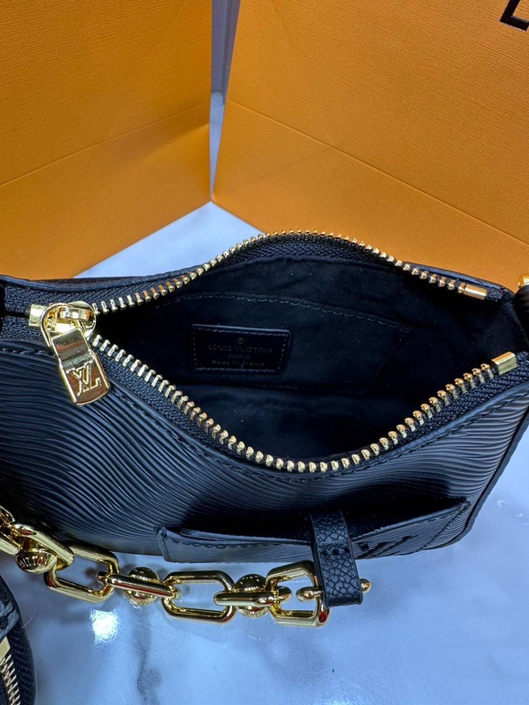 ORI หนังแท้ | LV x TM Marellini bag กระเป๋าสะพายหนัง Epi ตกแต่งดีเทล Monogram Multicolor โดดเด่นด้วยดีไซน์ที่ผสานความสง่างามและความทันสมัย เรียบหรู ถือออกงานได้สบายๆ