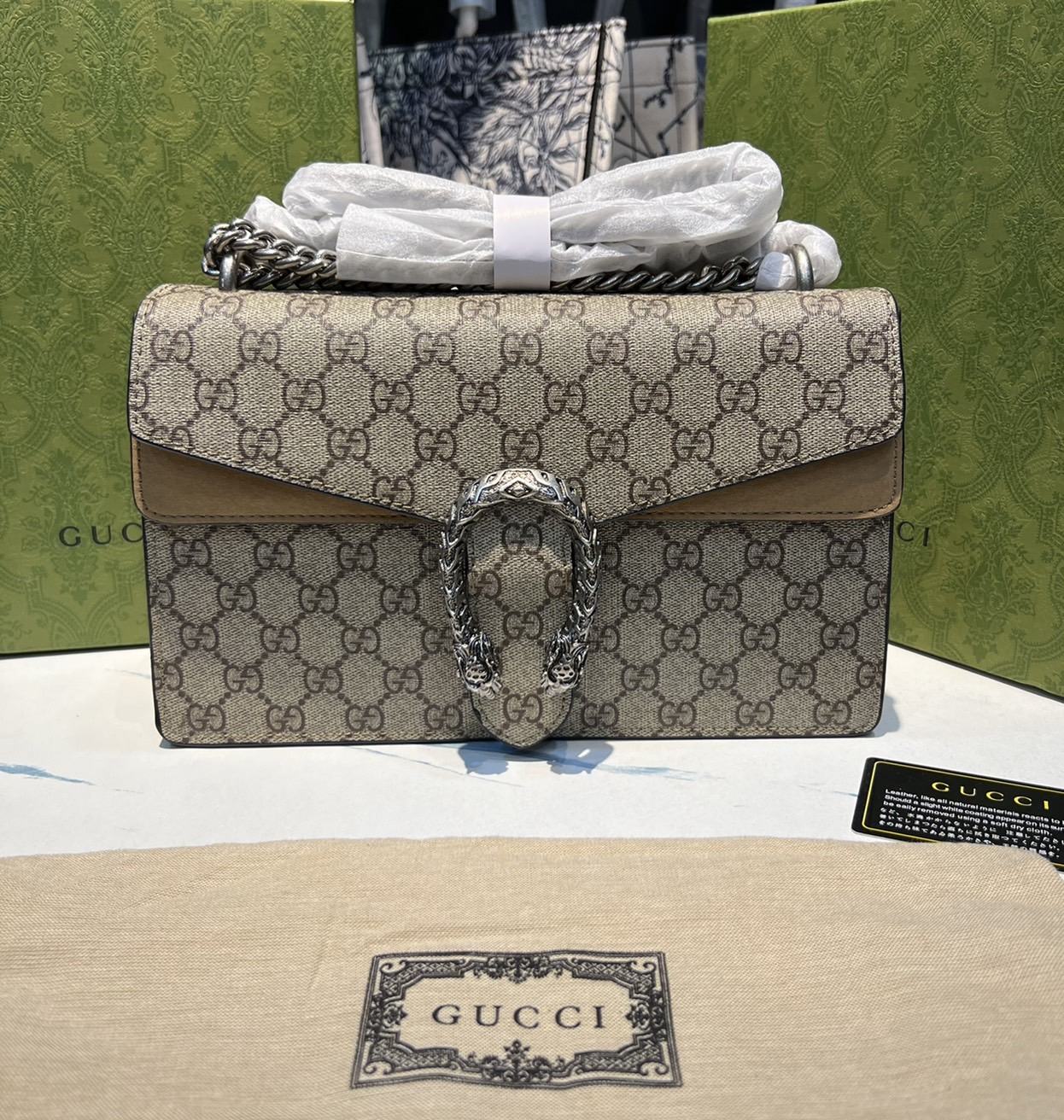 28CM / 11" หนังแท้ GUCCI Dionysus small GG shoulder bag ฮอตไอเท็ม รุ่นนี้ขายดีขายหมด สวยหรู คุณหนู ผู้ดีมาก!! นานๆ มาจะมาน้าา รุ่นหายากค่ะ กระเป๋าสะพายข้าง ดีไซน์อยู่ทรง ขนาดกำลังสะดวกใช้สำหรับสาว วัสดุหนังแท้เต็มใบ ภายในแบ่งสัดส่วนได้เป็นอย่างดี งาน