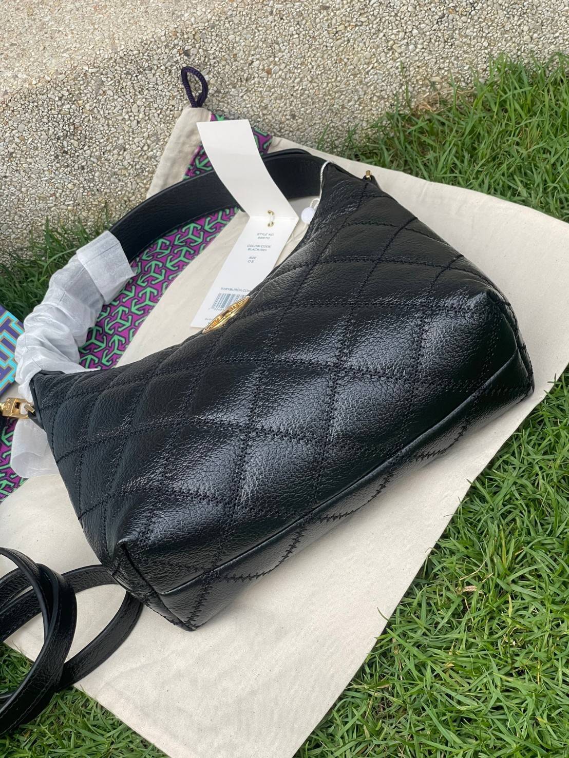 ของแท้ 💯% Tory burch new women's underarm bag single shoulder straddle bag ว่าด้วยเรื่องกระเป๋าที่สามารถสะพายไหล่ก็ได้หรือเป็นทรงบอดี้ก็ได้ มีให้เลือกหลายคอลเลคชั่นด้วยกันสำหรับคอลเลคชั่นนี้สามารถตอบโจทย์สาวใสวัยทำงานได้เป็นอย่างดี