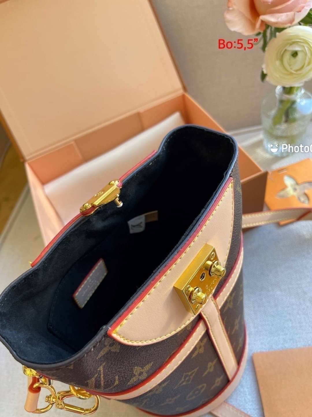 LV DUFFLE MONOGRAM / LV BUCKET BAG กระเป๋าถือทรงบัคเก็ตสุดหรู งานเกรดสวยคุ้มเกินราคา พร้อมสายยาว หรูหรา ขนาดกำลังดี ถือก็สวย สะพายก็เริส