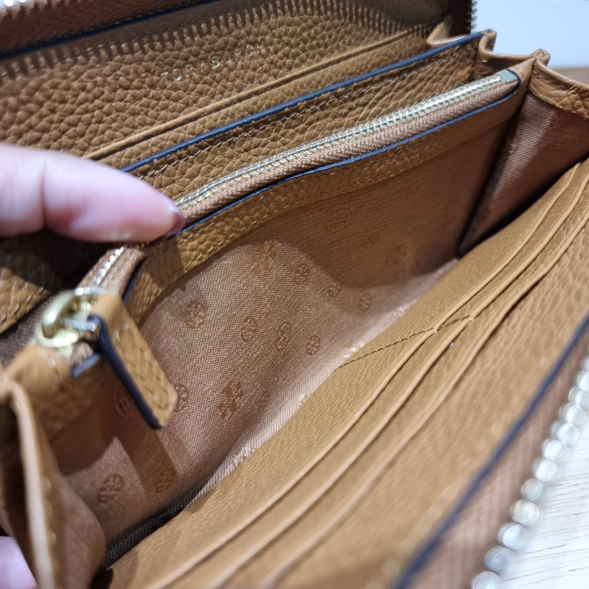 TORY BURCH THEA MULTI GUSSET ZIP CONTINENTAL WALLET กระเป๋าสตางค์ใบยาวเบสท์เซลเลอร์ ขนาดกำลังพอเหมาะ ดีไซน์เรียบหรู