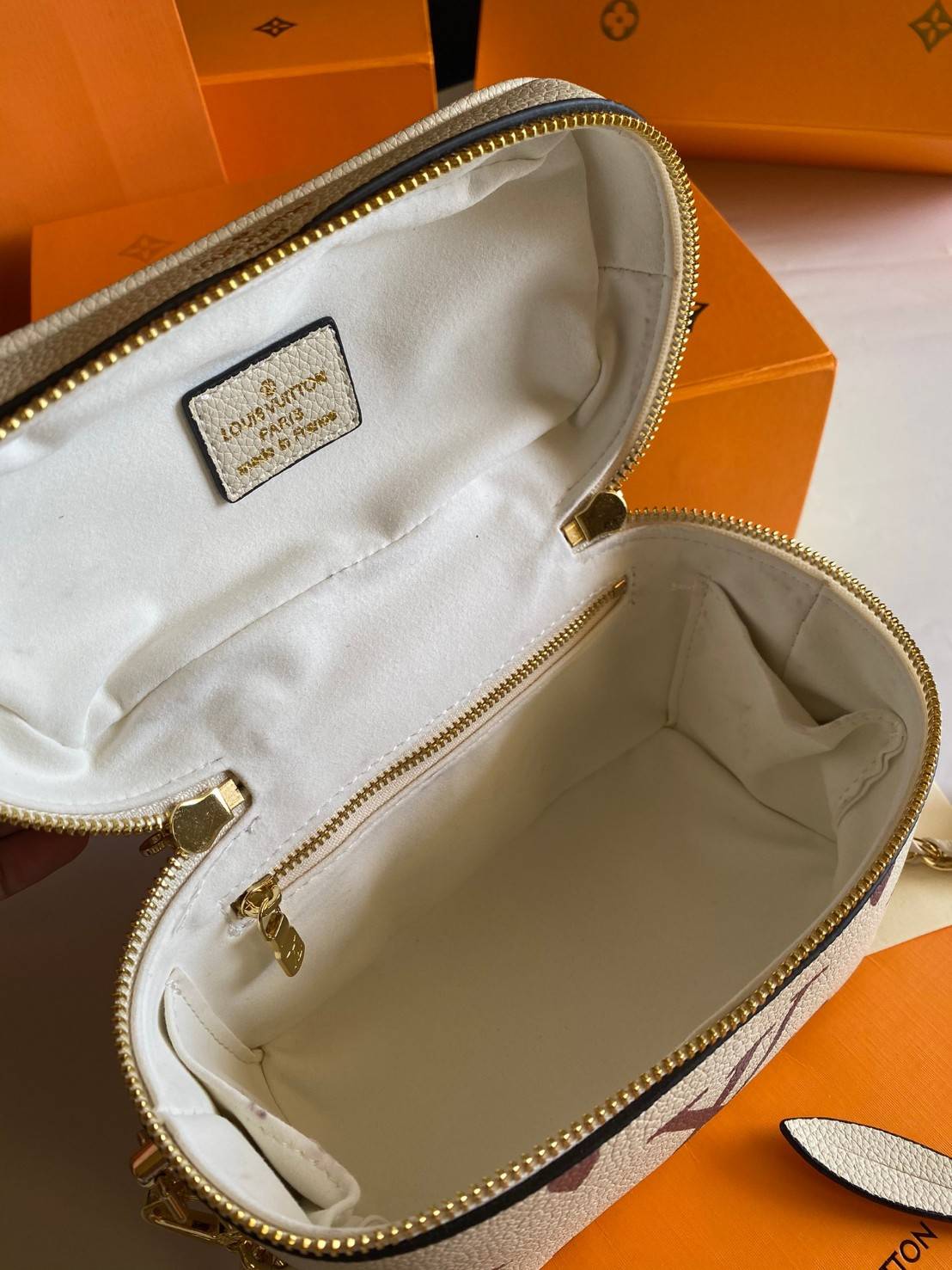 พรีเมี่ยมกิ๊ฟแท้ 100% 】VIPgift LOUIS VUITTON VANITY PM งานหนังแท้ รูปทรงหรูหราทันสมัย