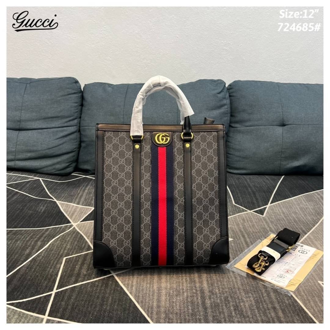 GUCCI Ophidia medium tote bag / GUCCI Tote Bag กระเป๋าทรงโท้ท รูปทรงสวย ที่จับโค้งมนสามารถถือหรือสะพายครอสบอดี้ได้ ภายในโล่งกว้าง จุของได้เยอะ พร้อมสายสะพายข้าง ถอด-ปรับระดับได้ ใช้ได้ทั้งชายหญิง