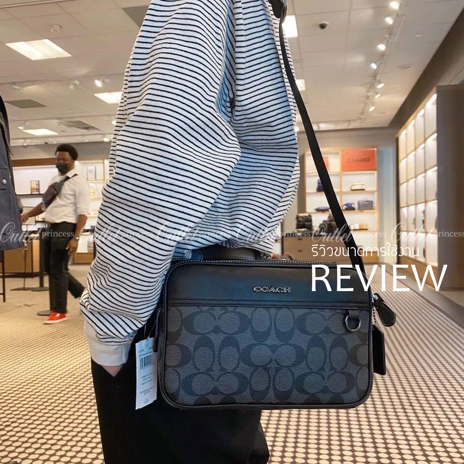 COACH GRAHAM CROSSBODY IN SIGNATURE CANVAS (COACH C4149) กระเป๋าครอสบอดี้รุ่นยอดฮิตสำหรับหนุ่มๆ ที่สาวๆก็ใช้ได้!! รูปทรงดีไซน์คลาสสิค ใช้งานสะดวก วัสดุหนังแคนวาสเคลือบลาย เปิด-ปิดด้วยซิป ภายในเป็นช่องโล่ง ใส่ของสำคัญได้ครบ สายสะพายปรับได้ตามตัว มีมาให้ช้อ