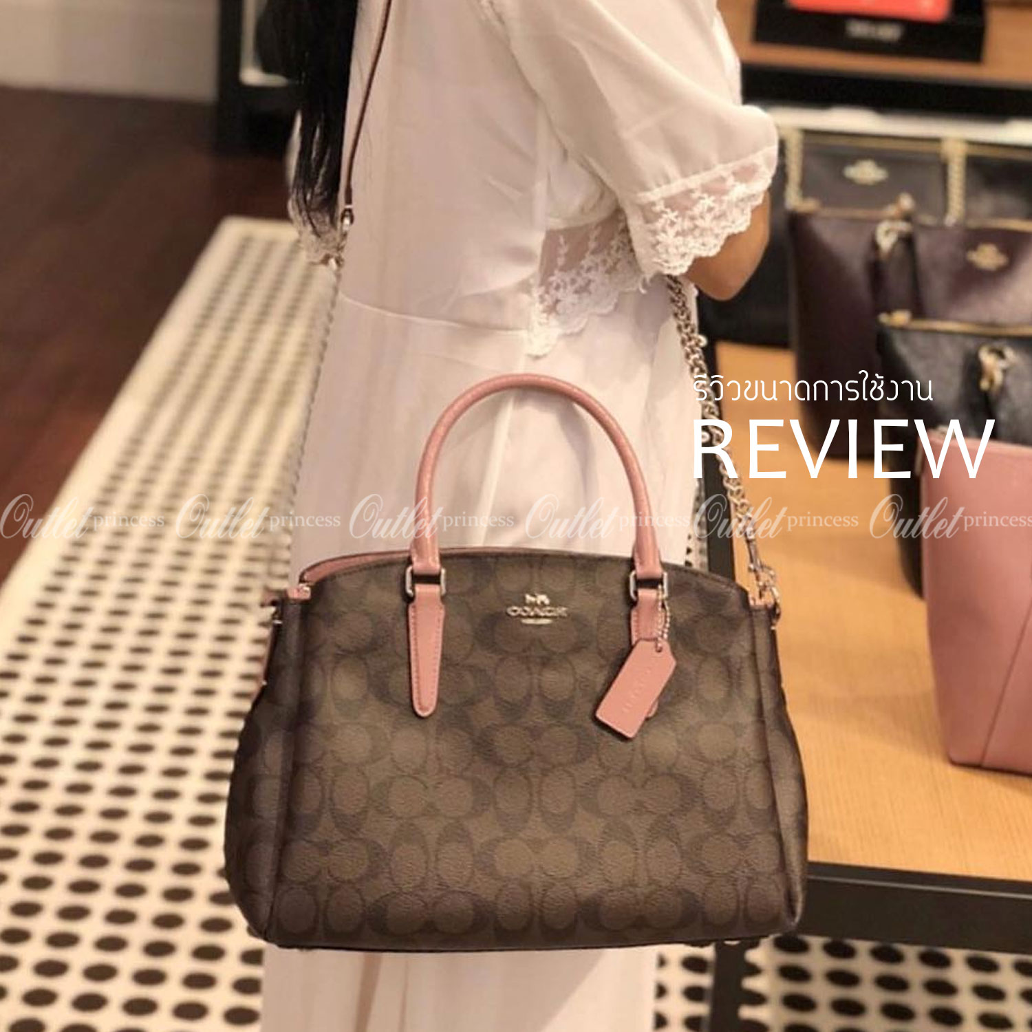 COACH MINI SAGE CARRYALL IN SIGNATURE 🌈กลับมาแล้ว รุ่นที่สาวๆหลายคนถามหาค่ะ! กระเป๋าหิ้วได้//สะพายข้างได้ pvc หนังนิ่มอย่างดีค่ะ กระเป๋าแบ่งออกเป็น3ช่อง มีเป็นช่องซิปกลาง แต่ละช่องกว้างใส่ของจำเป็นได้ครบเลยนะคะ พร้อมสายสะพายแบบโซ่ต่อหนังถอดออกได้เ