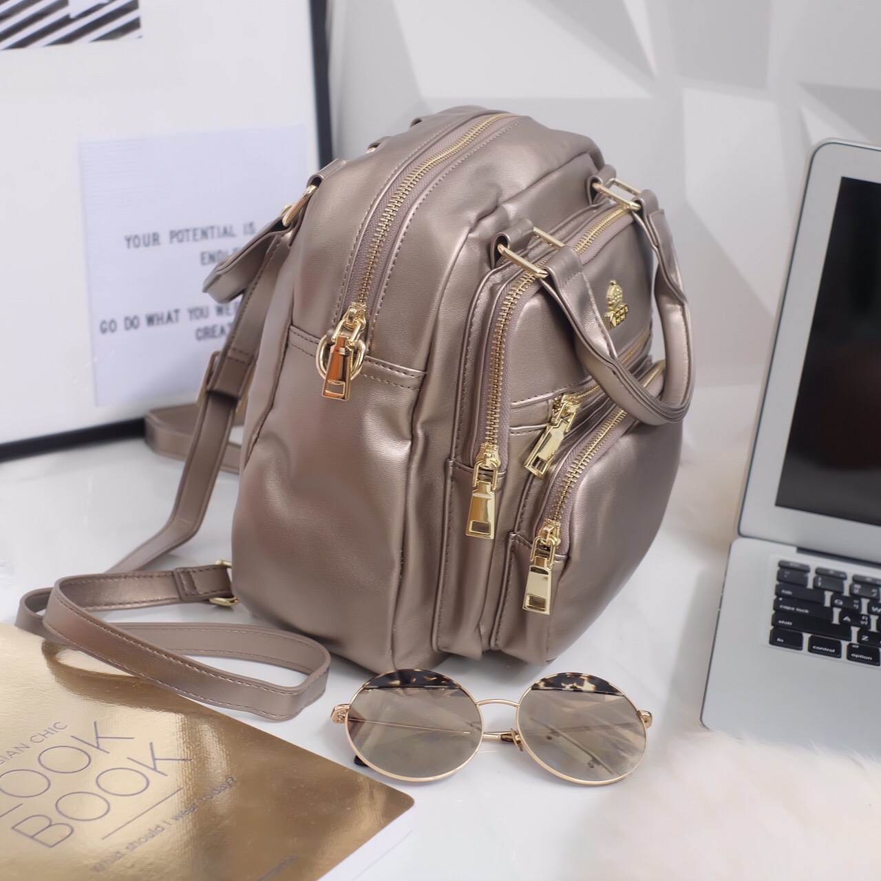 New arrival • KEEP Veeva Backpack • 🎒👟กระเป๋าเป้หนังแกะสังเคราะห์ นิ่มๆ ปรับ ถือ/สะพายได้หลากหลายการใช้งานคะ 👑กระเป๋าเป้สวยๆ 3in1 ปรับการใช้งานได้หลากหลายรูปแบบ ใบนี้ ร้านแนะนำเลยคะ ตัวกระเป๋าเป็นหนังแกะสังเคราะห์ นิ่มมาก น่ำหนักเบ