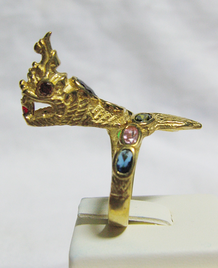 แหวนพญานาคทองเหลืองประดับพลอย7สี เสริมอำนาจวาสนาค่ะ