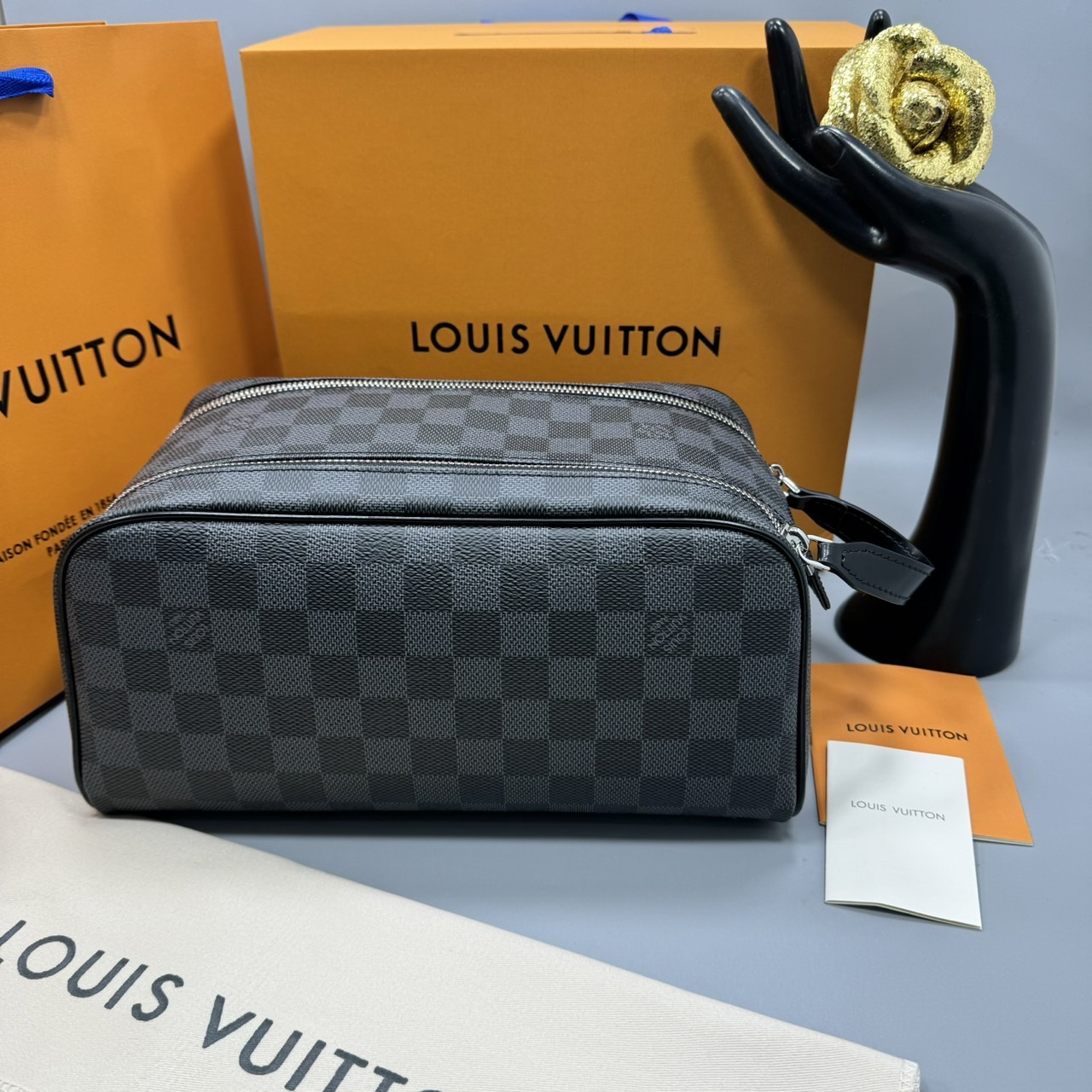 LV Clutch LV Dopp Kit Toilet Pouch Monogram / Damier Graphite Canvas กระเป๋าถือทรงพอชหรือคลัช เกรดออริ ท็อป 1:1 เกรดดีสุด แคนวาสแท้สวย ใช้งานต่างประเทศได้