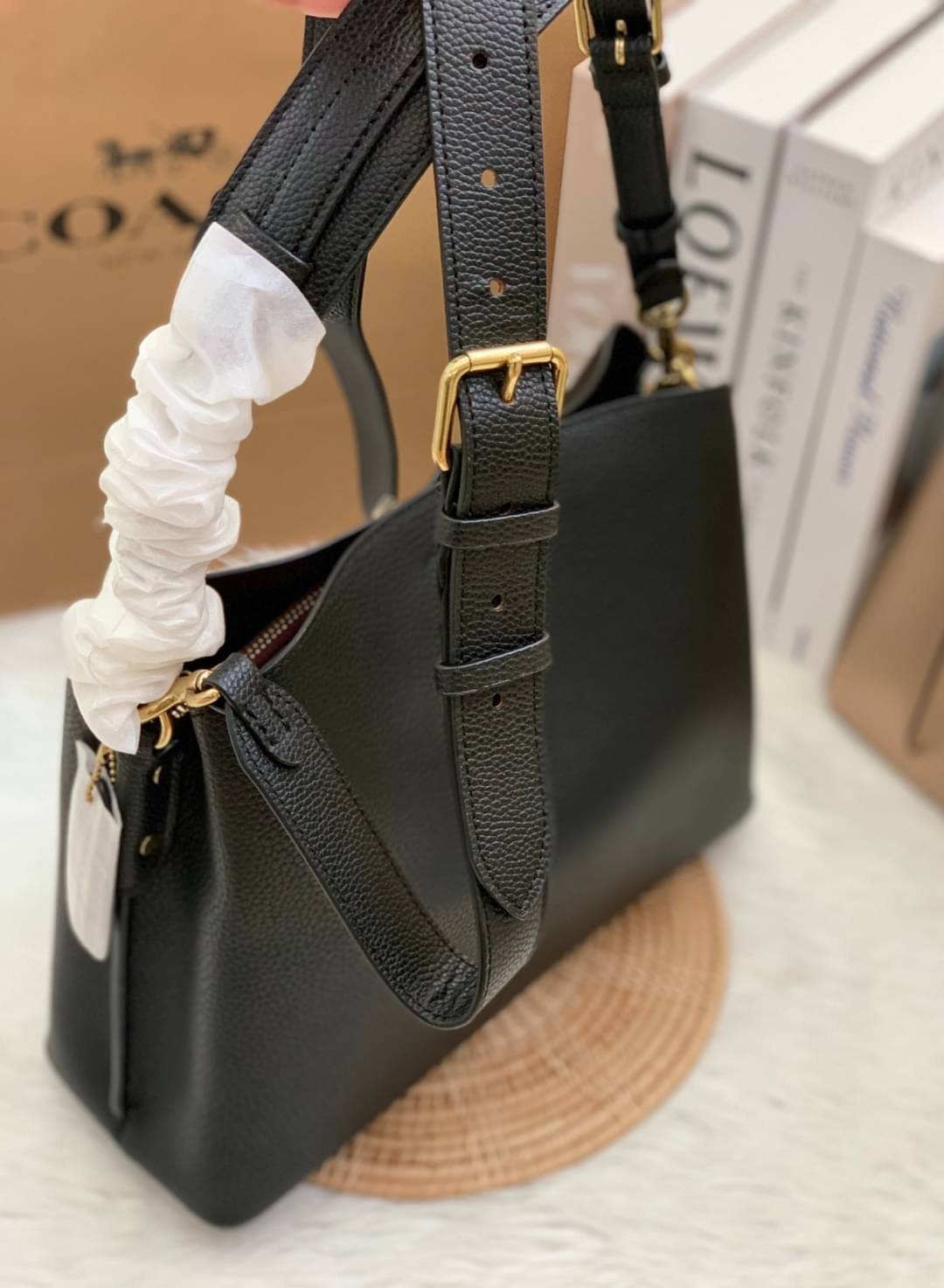 COACH WILLOW SHOULDER BAG ((C2745//C2590//C2621)) พร้อมส่งที่ไทย รุ่นแนะนำค่ะ🔥🔥 🔺กระเป๋าหิ้ว//คล้องไหล่//สะพายข้าง สุดคุ้ม! หนังแท้ชั้นดี ได้ไปหลงรักแน่นอนค่ะ หนังสวยมากๆ😘 🔺ตัวกระเป๋าแบ่งเป็นสองช่องหลัก ด้านนึงเป็นแ
