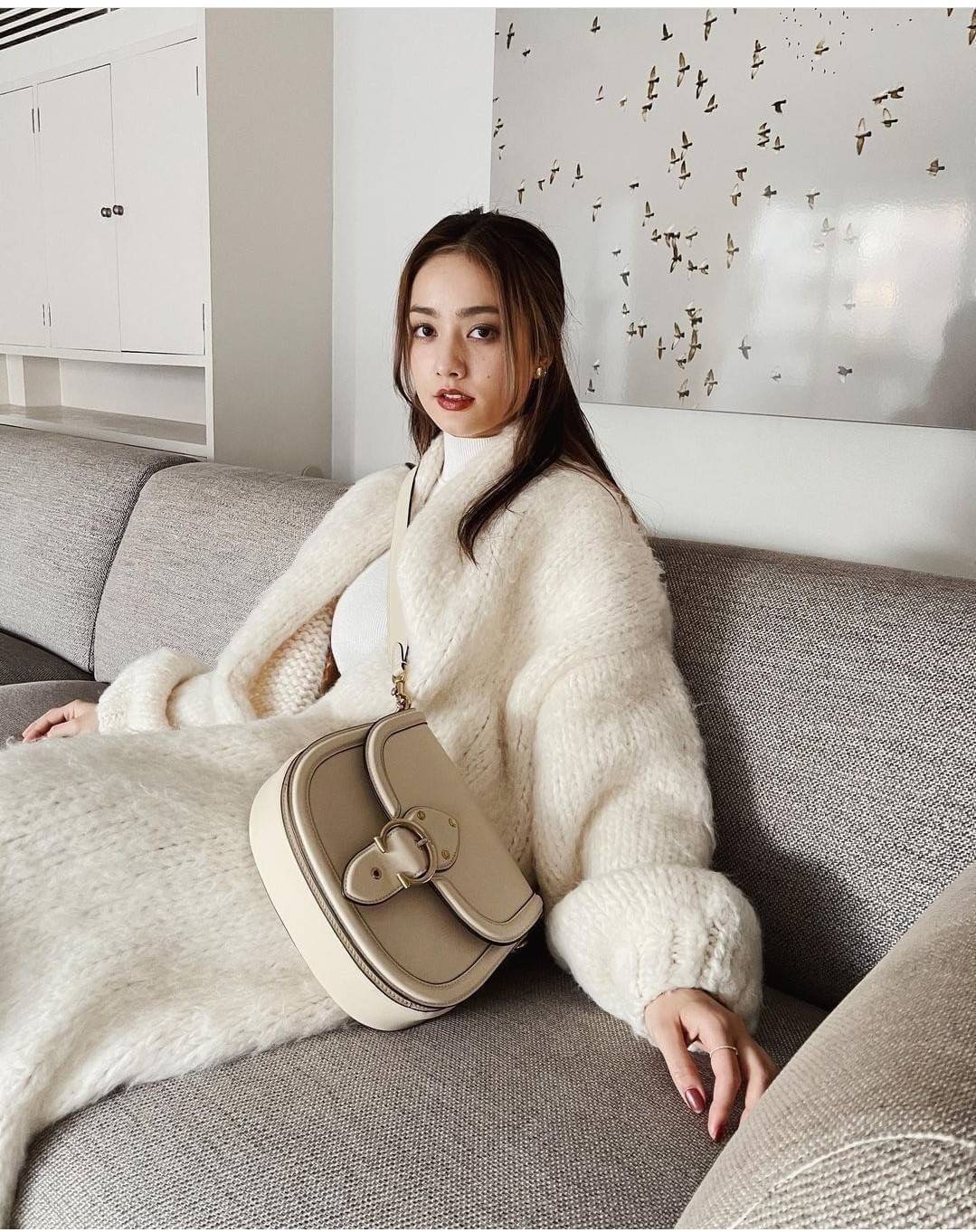 COACH C0749 BEAT SADDLE BAG The best item! ที่สาวๆรอคอย! ฮอตไฟลุก! สีหายาก ละมุนคุณหนู คอลเลคชั่นใหม่ ดีไซน์หรูหรา พิเศษมากๆมาพร้อมสายสะพาย 2 เส้น ใช้คู่กันหรือแยกสะพายก็สวยครบสูตร กระเป๋าสะพายทรง saddle คลาสสิค วัสดุหนัง glove-tanned ทนทาน เปิด-ปิดด้วยกร