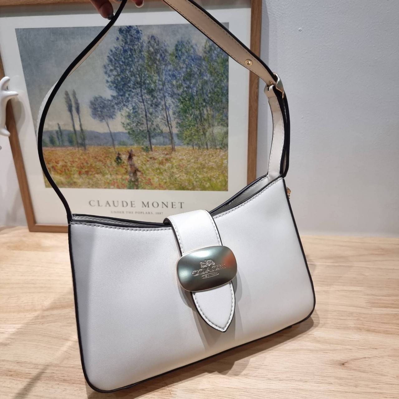 COACH ELIZA SHOULDER BAG IN SIGNATURE CANVAS CR532 / CR533 กระเป๋าสะพายไหล่ทรงโฮโบสุดหรู ดีไซน์โลโก้แบบใหม่สวยเด่น เกรดท็อปออริ เกรดดีสุด สลับแท้ 1:1 ใช้ต่างประเทศได้