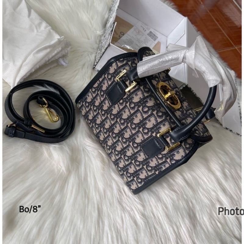 DIOR SMALL BOSTON BAG Blue Oblique Embroidery กระเป๋าสะพายทรงกล่องบอสตัน New for Winter 2023 คอลผู้ดี สวยหรู ตอบโจทย์และแมทช์ได้กับทุกลุคทุกสไตล์