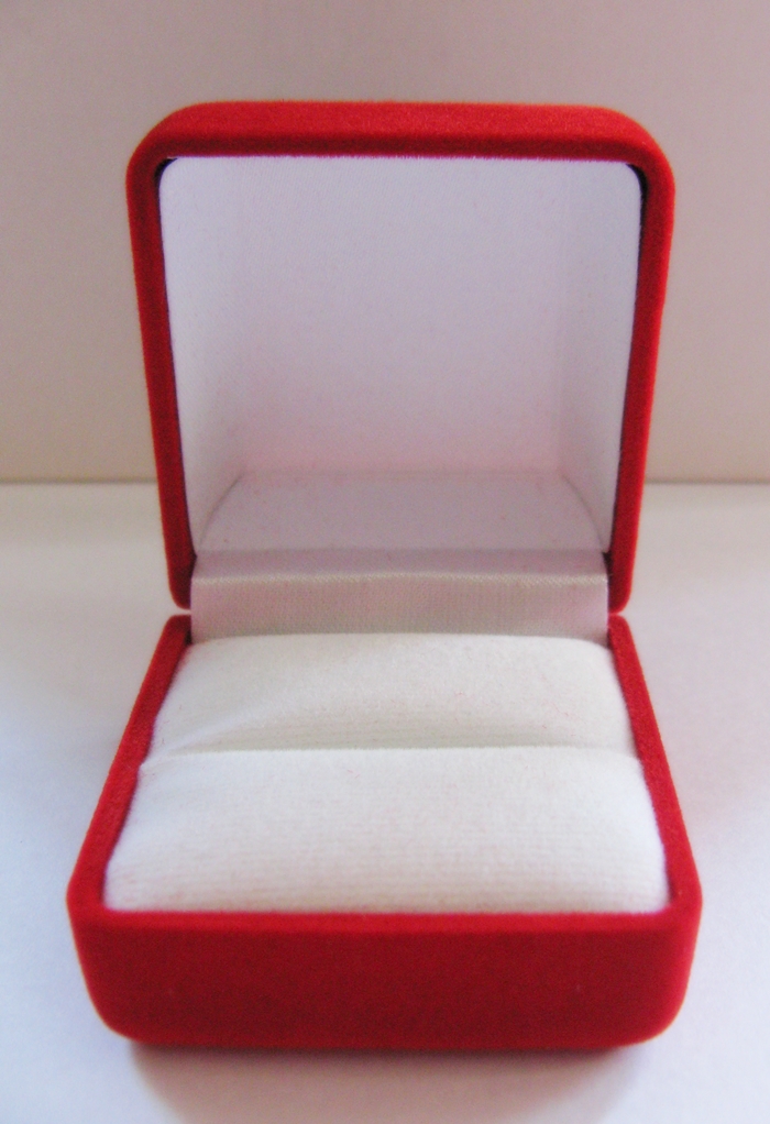 สินค้าหมดค่ะ กล่องใส่แหวนรูปสี่เหลี่ยมค่ะ