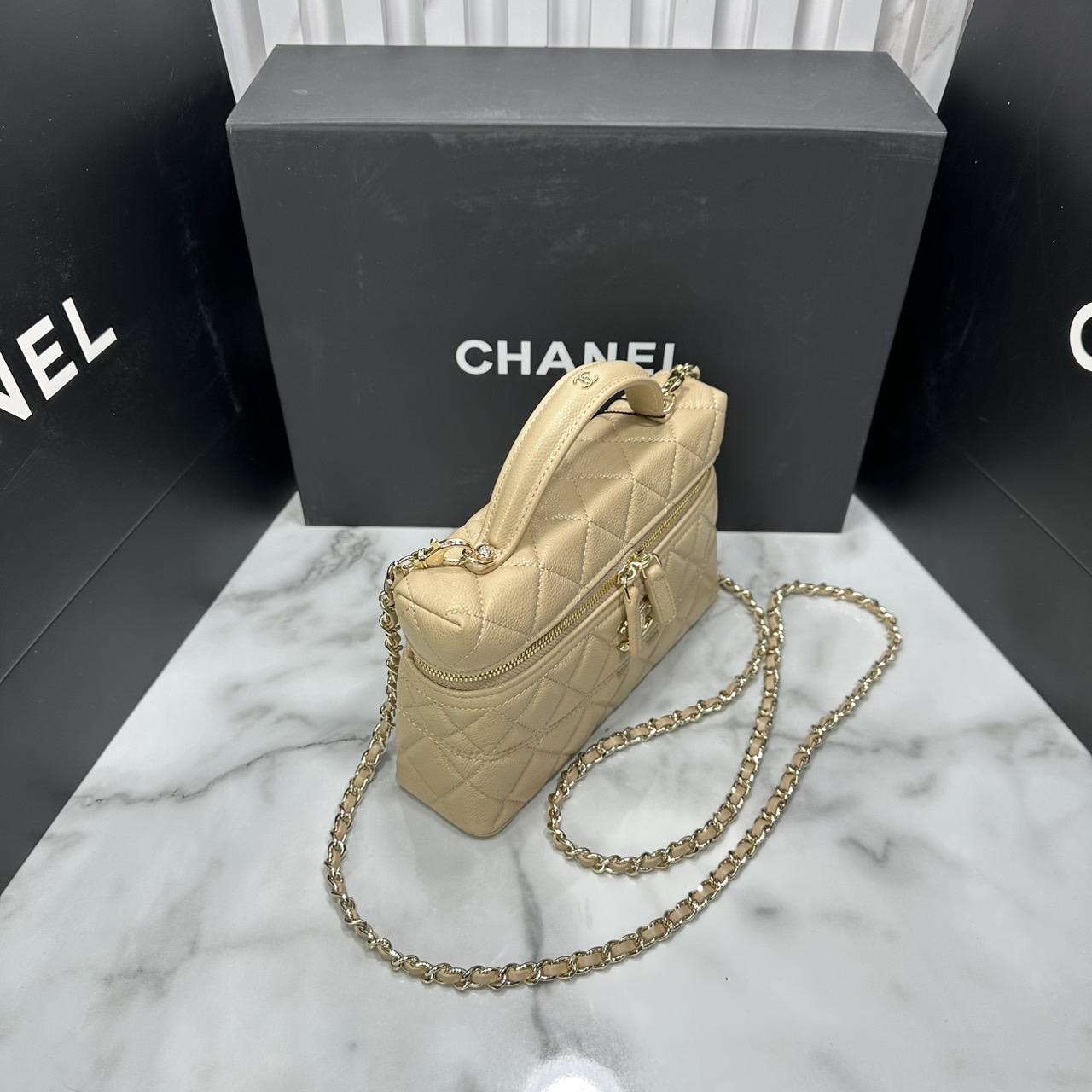 ORI หนังแท้ | CHANEL Long vanity with chain กระเป๋าสะพายรุ่นวานิตี้รุ่นใหม่ล่าสุด ดีไซน์ใหม่รูปทรงคลาสสิค หูจับแต่งโลโก้สวยหรู สายสะพายข้างเป็นโซ่ถอดได้