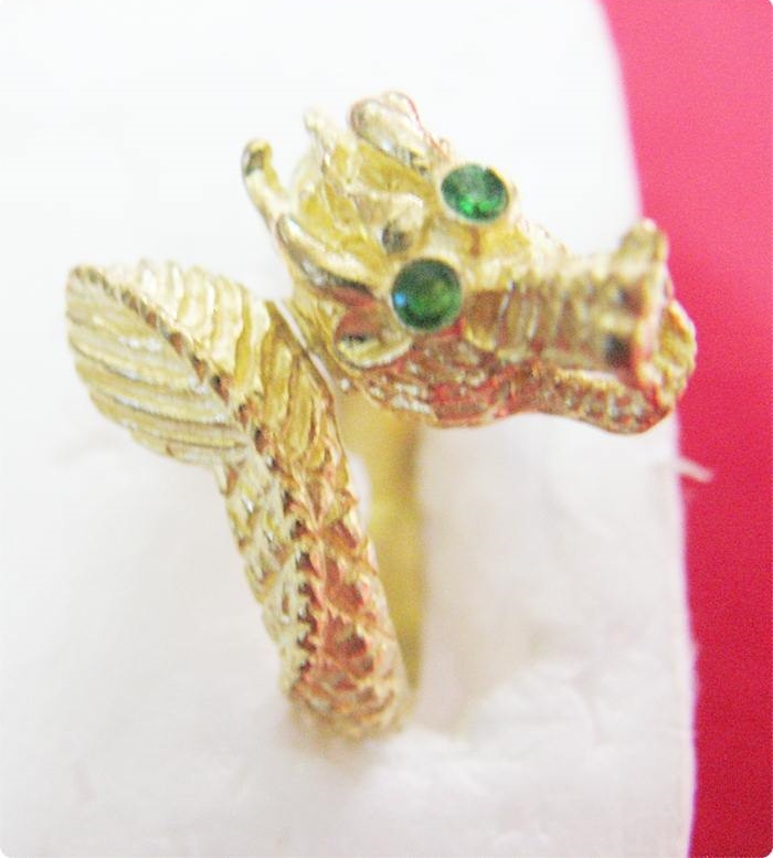 แหวนมังกรทองเหลืองประดับพลอยสีเขียว เจริญรุ่งเรือง โชคลาภวาสนาค่ะ