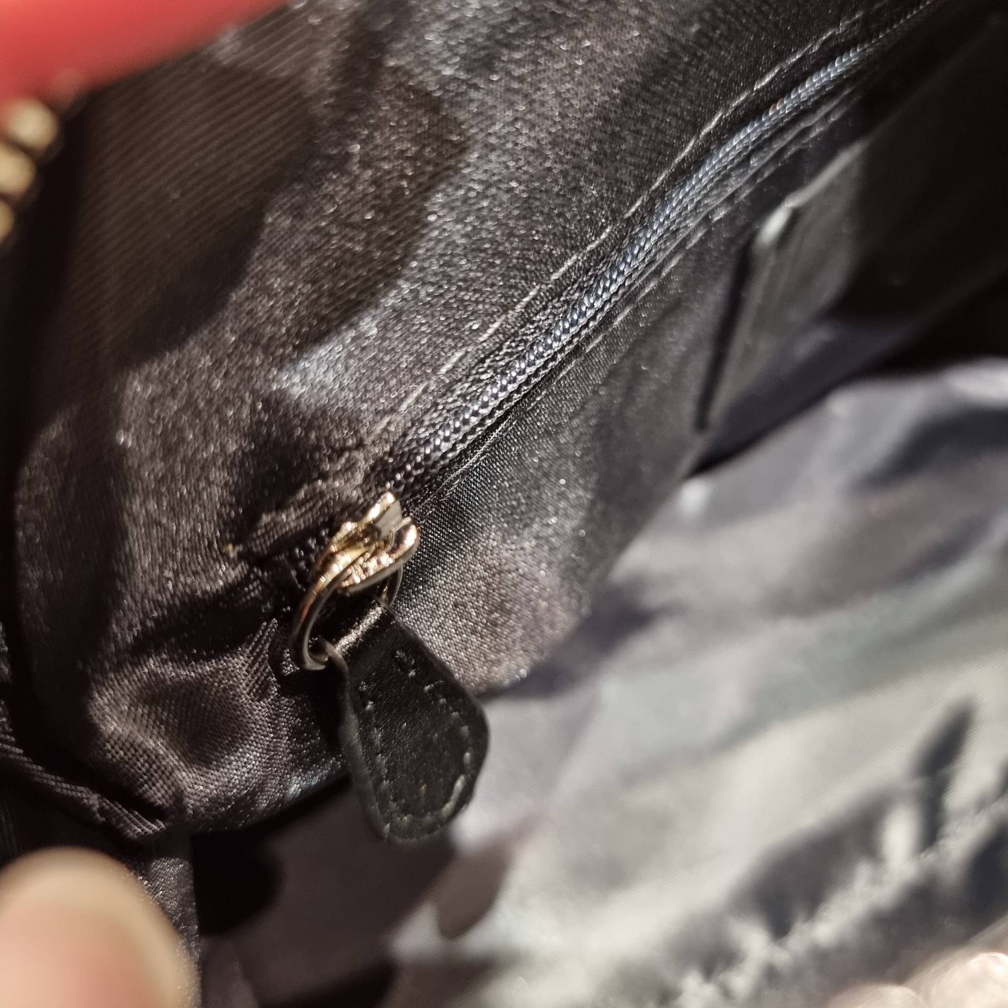 COACH C4118 COACH x PEANUTS ROWAN SATCHEL IN SIGNATURE CANVAS WITH SNOPPY PRINT สนูปพีที่สุดของคอลเลคชั่นแห่งความน่ารัก มาในดีไซน์ของกระเป๋าทรงหมอนยอดฮิต คลาสสิคใช้งานได้ไม่มีเบื่อ รอบนี้มาให้พร้อมสายสะพาย crossbody แบบสปอร์ต ทำให้ใช้งานได้อย่างกระฉับกระเ