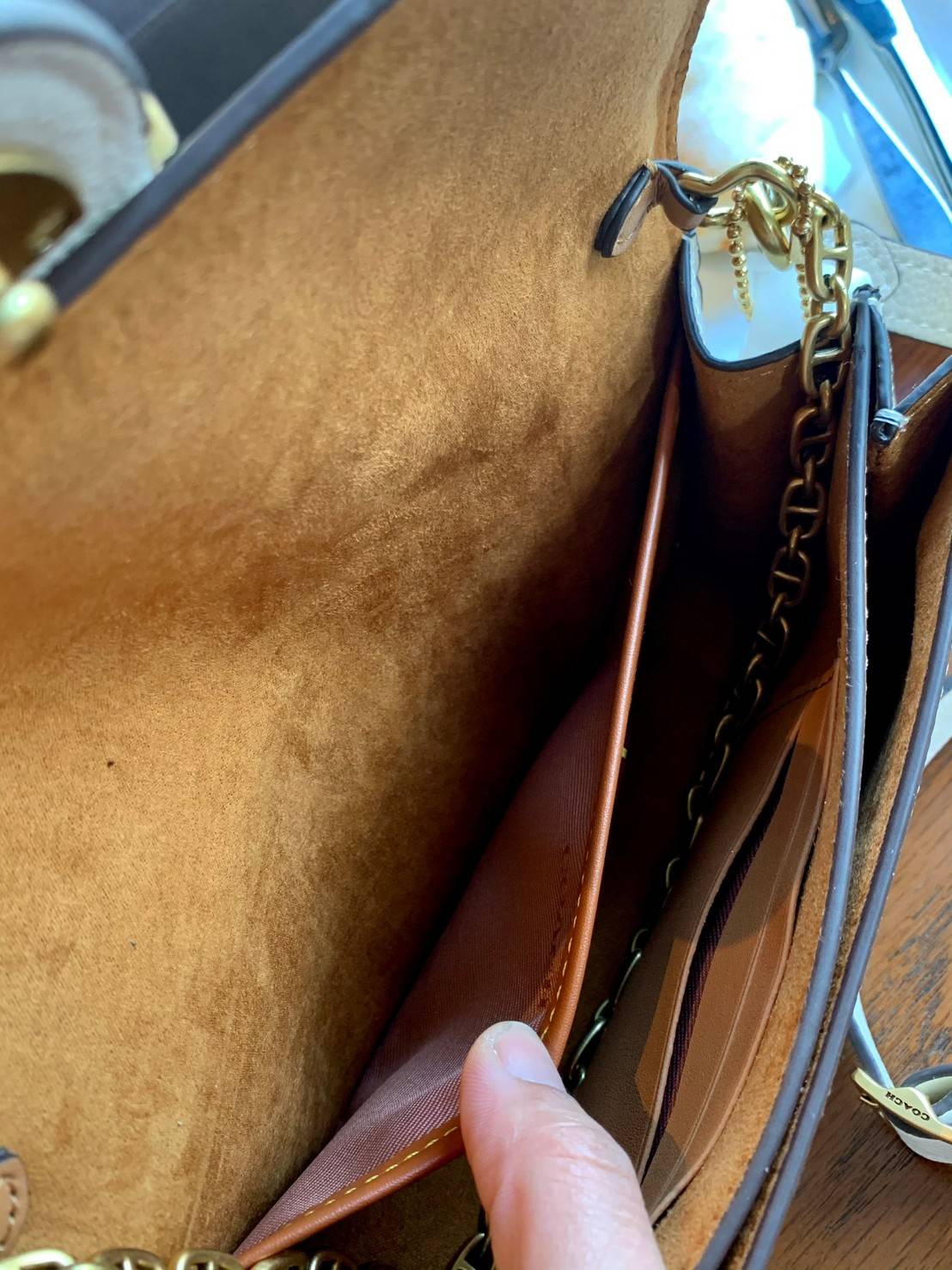 Coach Beat Crossbody Clutch In Signature Canvas With Horse And Carriage Print 🌈พร้อมส่งรุ่นใหม่ล่าสุดค่ะ ได้ไปไม่ผิดหวังแน่นอนค่ะ! กระเป๋าหิ้วได้//คลัทออกงานได้//สะพายครอสบอดี้ร์ได้ สุดคุ้ม! หนังแท้อย่างดี smooth leather ค่ะ