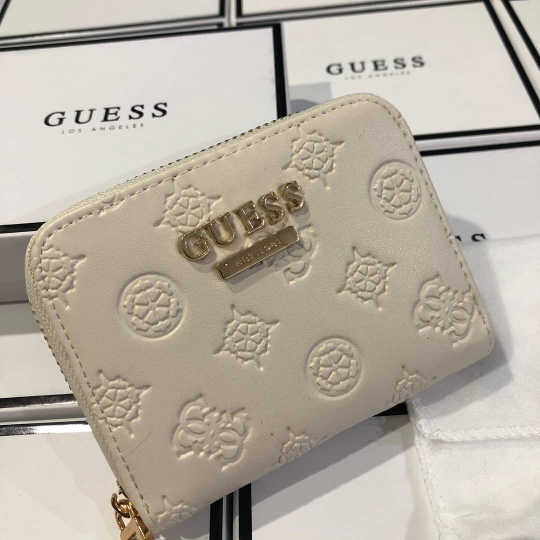 GUESS Women’s Small Wallet กระเป๋าสตางค์แบบสั้น อะไหล่ทอง หนังปั้มลายสวยหรู