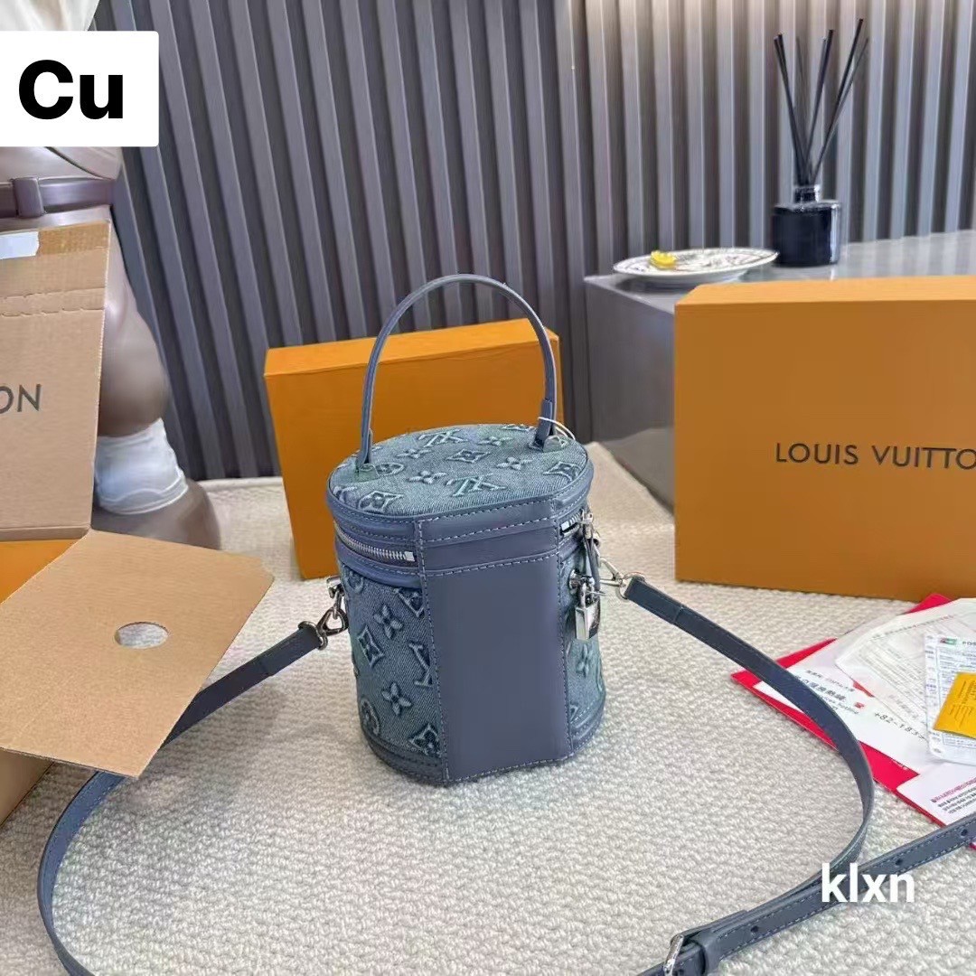 LV Cannes Monogram Denim Bag กระเป๋าสะพายทรงถังเดนิมซีดสไตล์วินเทจ ปั้มนูนโลโก้ลายโมโนแกรม ไอเท็มหรูหราย้อนยุค ผสมผสานความทันสมัย ในรูปแบบกระเป๋าทรง cylinder ที่ไม่เหมือนใคร สุดฮอต ตัวแม่ทุกคนต้องมี สวยคลาสสิคมากๆ