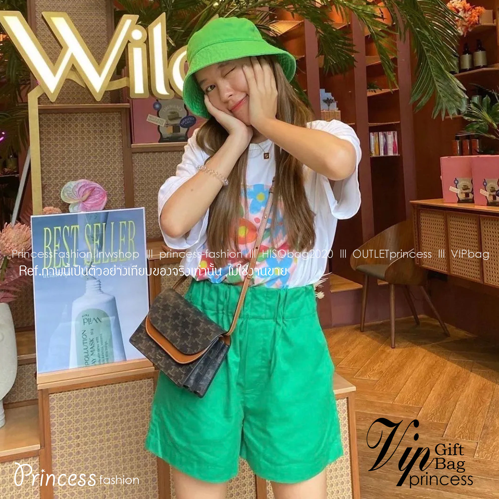 CELINE WALLET ON STRAP IN TRIOMPHE CANVAS AND LEATHER อีกหนึ่งรุ่นยอดนิยม กระเป๋าสะพายกึ่งคลัทช์ ในรูปแบบกระเป๋าสตางค์ ให้พกพาได้ง่าย ใส่ของสำคัญ มือถือ หรือบัตรต่างๆได้