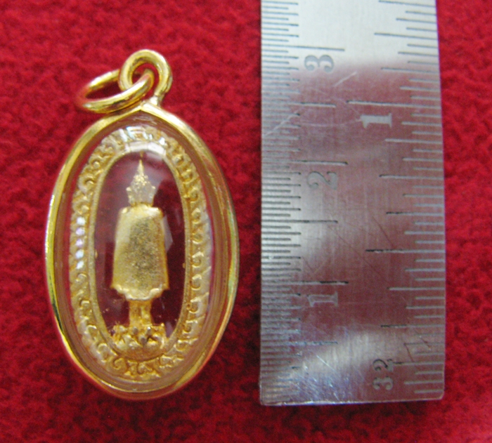 สินค้าหมดค่ะ จี้พระประจำวันเกิดวันจันทร์ ปางห้ามสมุทร องค์ใหญ่ล้อมเพชรเลี่ยมทองไมครอนค่ะ