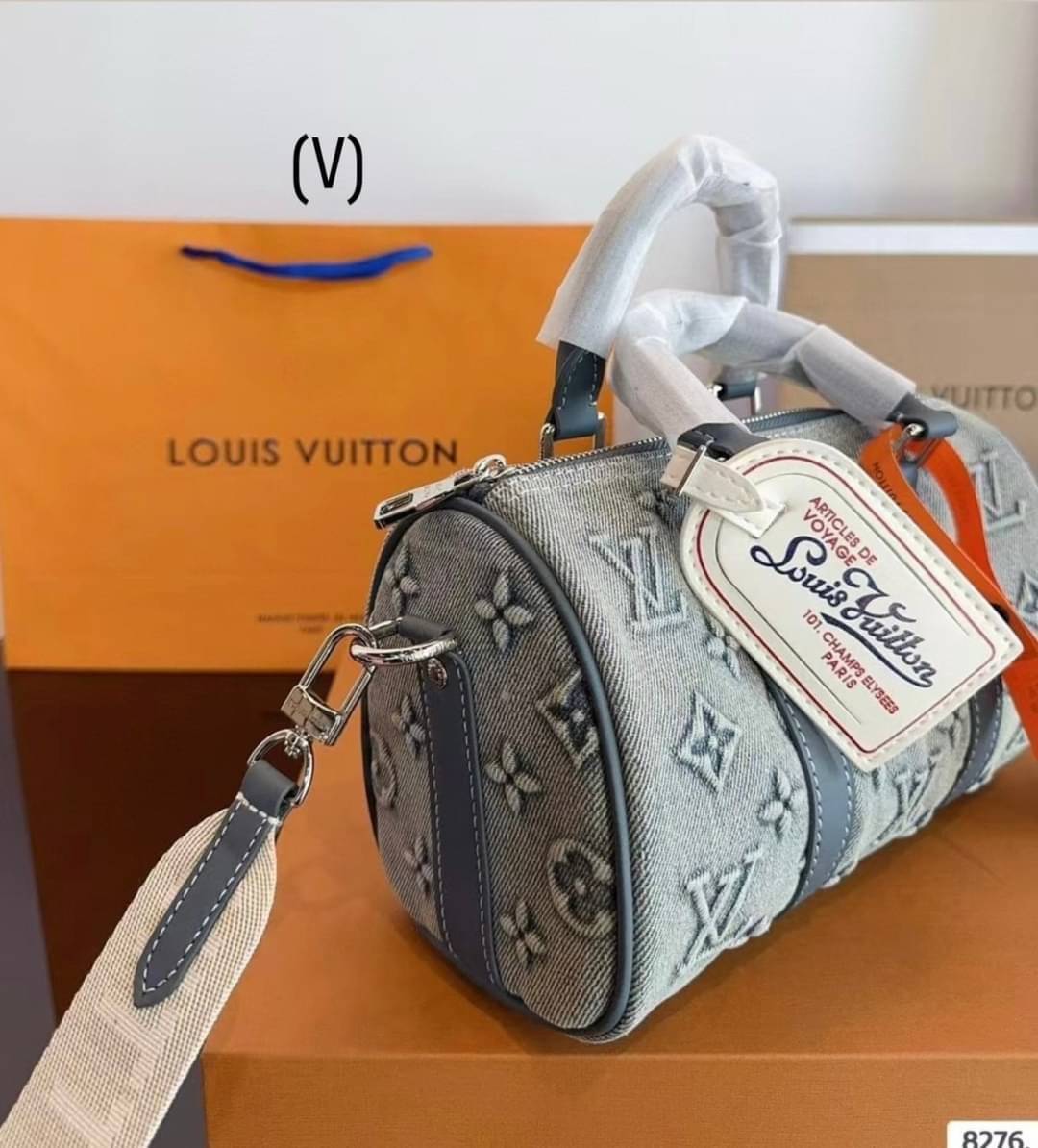LV Bandouliere 25 Monogram Denim Bag กระเป๋าสะพายทรงหมอนเดนิมซีดสไตล์วินเทจ ปั้มนูนโลโก้ลายโมโนแกรม ใหม่ล่าสุด มาแรงม้าก! -- [รับตัวแทนกระเป๋า]