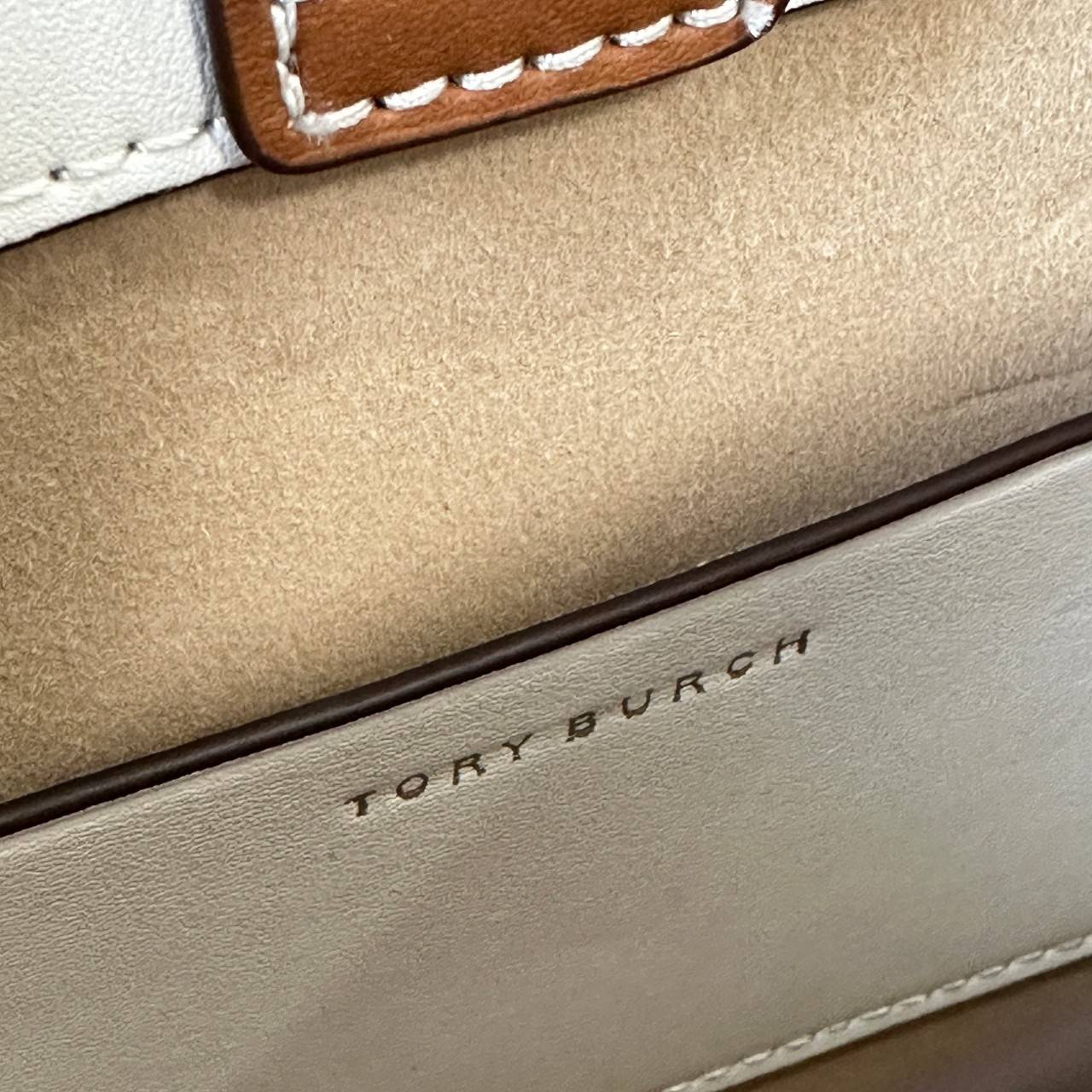 Tory Burch Mini T Monogram Denim Tote / Tory Burch T Monogram Jacquard Denim Mini Tote กระเป๋าทรงโท้ทไซส์มินิ T Monogram รูปแบบคลาสสิค ตัดเย็บอย่างดี คอลใหม่ห้ามพลาดคะ