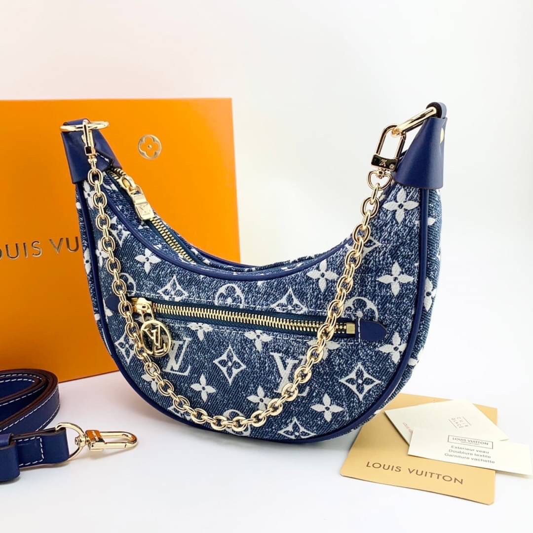 LV Loop Navy Blue Denim Jacquard textile lining / LOUIS VUITTON MONOGRAM LOOP BAG กระเป๋าทรง half-moon Loop พร้อมส่งกระเป๋าทรง half-moon Loop ที่รังสรรค์ออกมาได้สวย เก๋ และดูดีมากๆ ใบจริงสวย น่าใช้มากๆ ได้กับทุกๆวัน ตลอดวันเลยจริงๆ สินค้าเข้าใหม่ แนะนำ ห้
