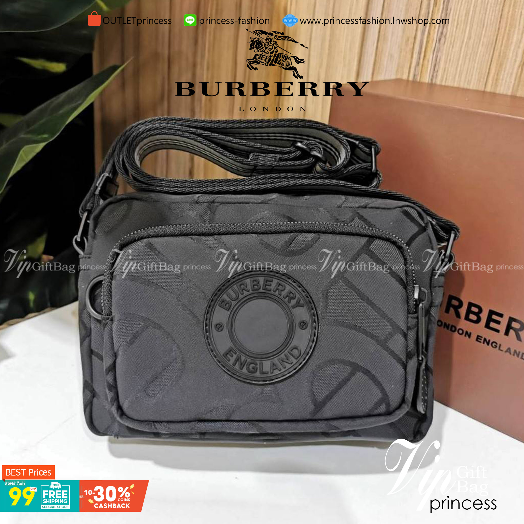 BURBERRY FRAGRANCES MONOGRAM CROSSBODY BAG VIP GIFT WITH PURCHASE (GWP) พรีเมี่ยมกิ๊ฟ Limited จากน้ำหอม BURBERRY 100% POLYAMIDE (Nylon & Canvas) ลาย Monogram น้ำหนักเบา มีโลโก้ด้านหน้าเปิดปิดด้วยซิปหัวซิปแบรนด์ ด้านหน้ามีช่องซิป ด้านหลังมีช่องใส่ของ ภายใน