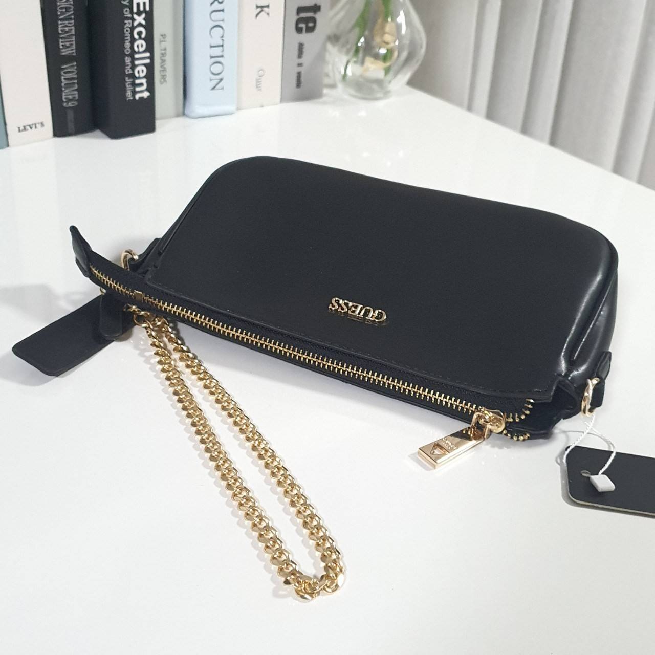 ของแท้ ซื้อ1ได้ถึง2 กับ แบรนด์ GUESS รุ่น ARIE DOUBLE POUCH CROSSBODY BAG กระเป๋าสะพายไหล่-ครอสบอดี้ ใช้ได้หลายสไตล์