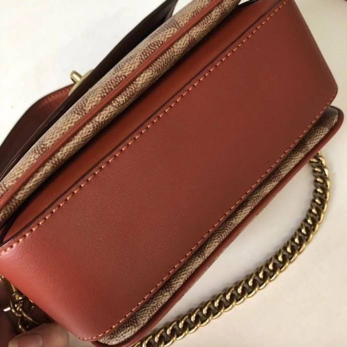 3สาย Coach 89089 Cassie Crossbody 19 In Signature Canvas เรียบหรู ดูดี ต้องไอเท็มนี้เลยจ้า กระเป๋าถือ/สะพายข้าง สุดพิเศษ!! มีสายมาให้ถึง 3 แบบ!! สลับใช้แมทช์ตามสไตล์ได้เลย วัสดุหนังแคนวาสสลับหนังเรียบ เปิด-ปิดด้วยตัวบิดล็อค ภายในแบ่งสัดส่วนอย่างดี ใส่ของไ