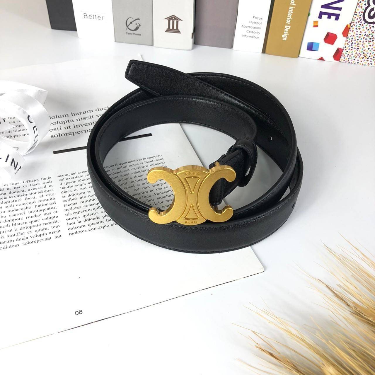 CELINE Vintage Logo Leather Belt VIP Gift With Purchase (GWP) พรีเมี่ยมกิ๊ฟ Limited จาก CELINE PARFUME DUTYFREE วัสดุหนังเรียบสวยหัวเข็มขัดโลโก้แบรนด์แบบ 3D Vintage สีทองสายปรับระดับได้ในดีไซน์เรียบหรูเข้ากับทุกลุ๊คใช้ได้ทั้งชายหญิง