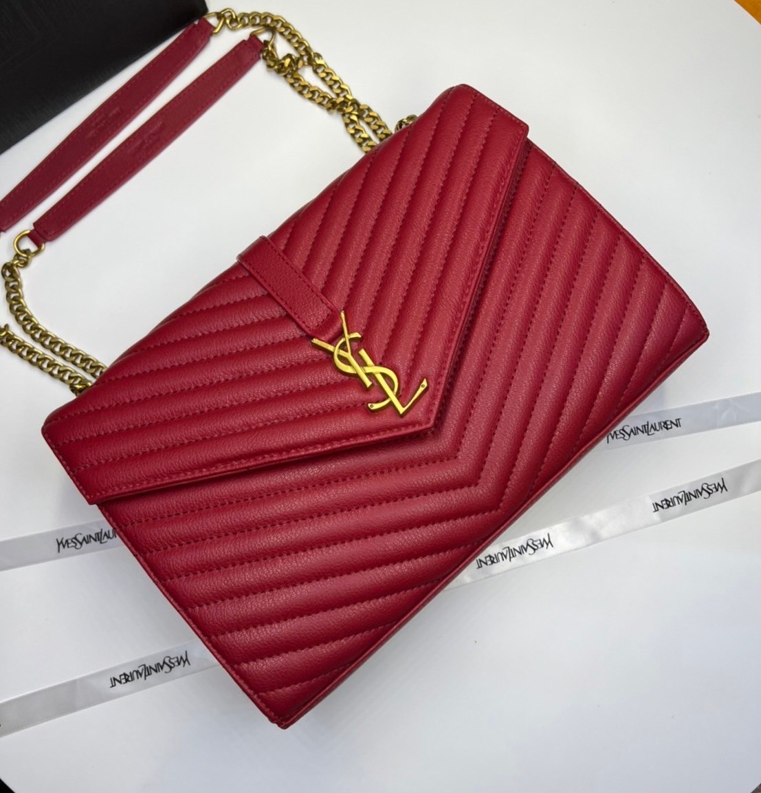 หนังแท้ YSL college large chain bag in quilted leather 30cm กระเป๋าสะพายใบใหญ่ ดีไซน์ทรงสวยหรู ตอบโจทย์ได้ทุกสไตล์ ภาพสินค้าถ่ายจากงานขายจริง ใช้งานต่างประเทศได้