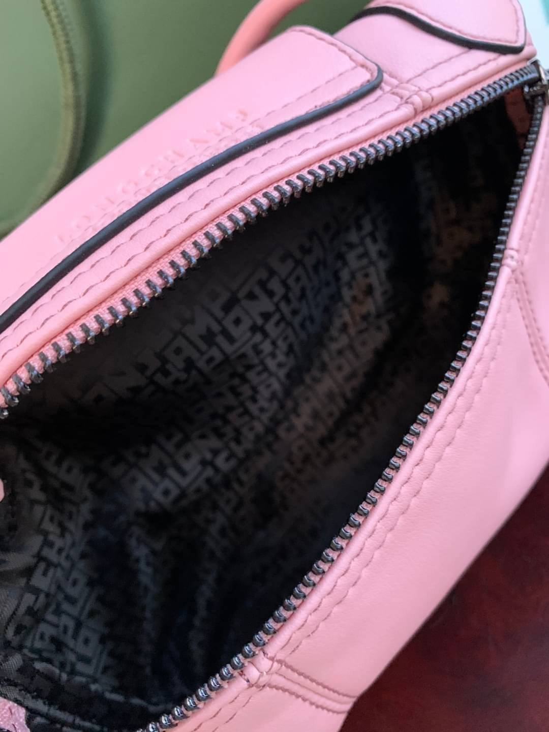 Longchamp Le Pliage Cuir Crossbody Bag อีกหนึ่งคอลเลคชั่น Le Pliage Cuir หนึ่งในตระกูลกระเป๋าสุดไอคอนิก