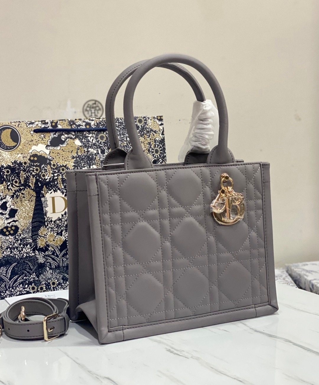 พร้อมส่ง 4 สี Small Dior Book Tote Macrocannage / DIOR TOTE BAG กระเป๋าทรงโท้ท เกรดออริ สลับแท้ 1:1 ใช้ต่างประเทศได้