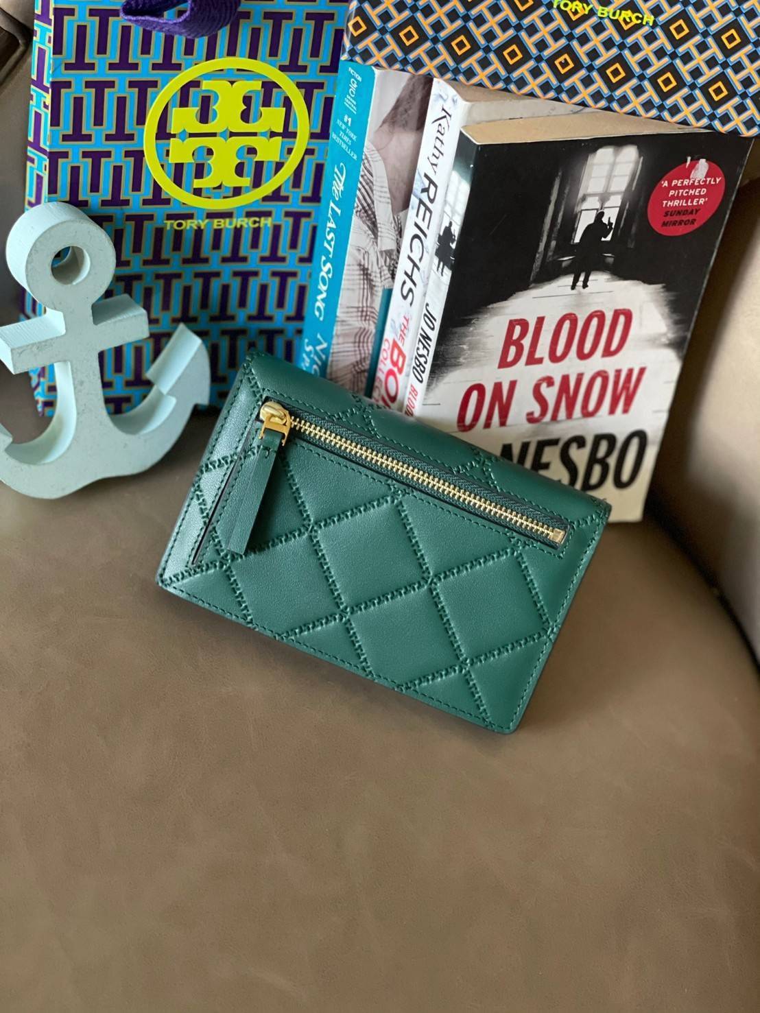 Tory burch georgia slim medium wallet กระเป๋าสตางค์ขนาดกลาง ที่มีดีไซน์ขั้นตอนการใช้งานเรียบง่ายแต่ฟังก์ชั่นครบ ตอบโจทย์สาวๆที่ไม่ชอบกระเป๋าสตางค์ใบใหญ่จนเกินไป